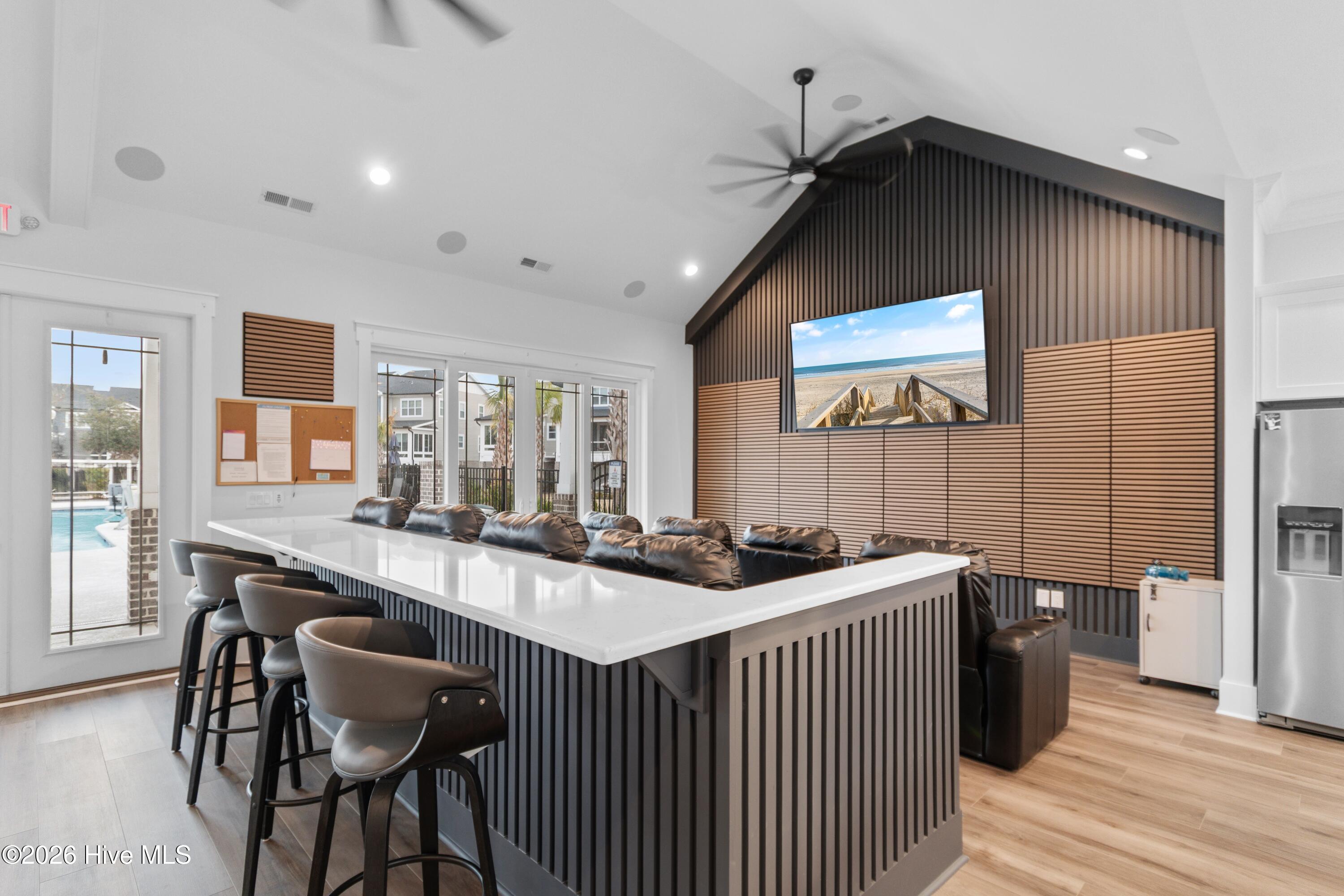 100555426 | Photo 50