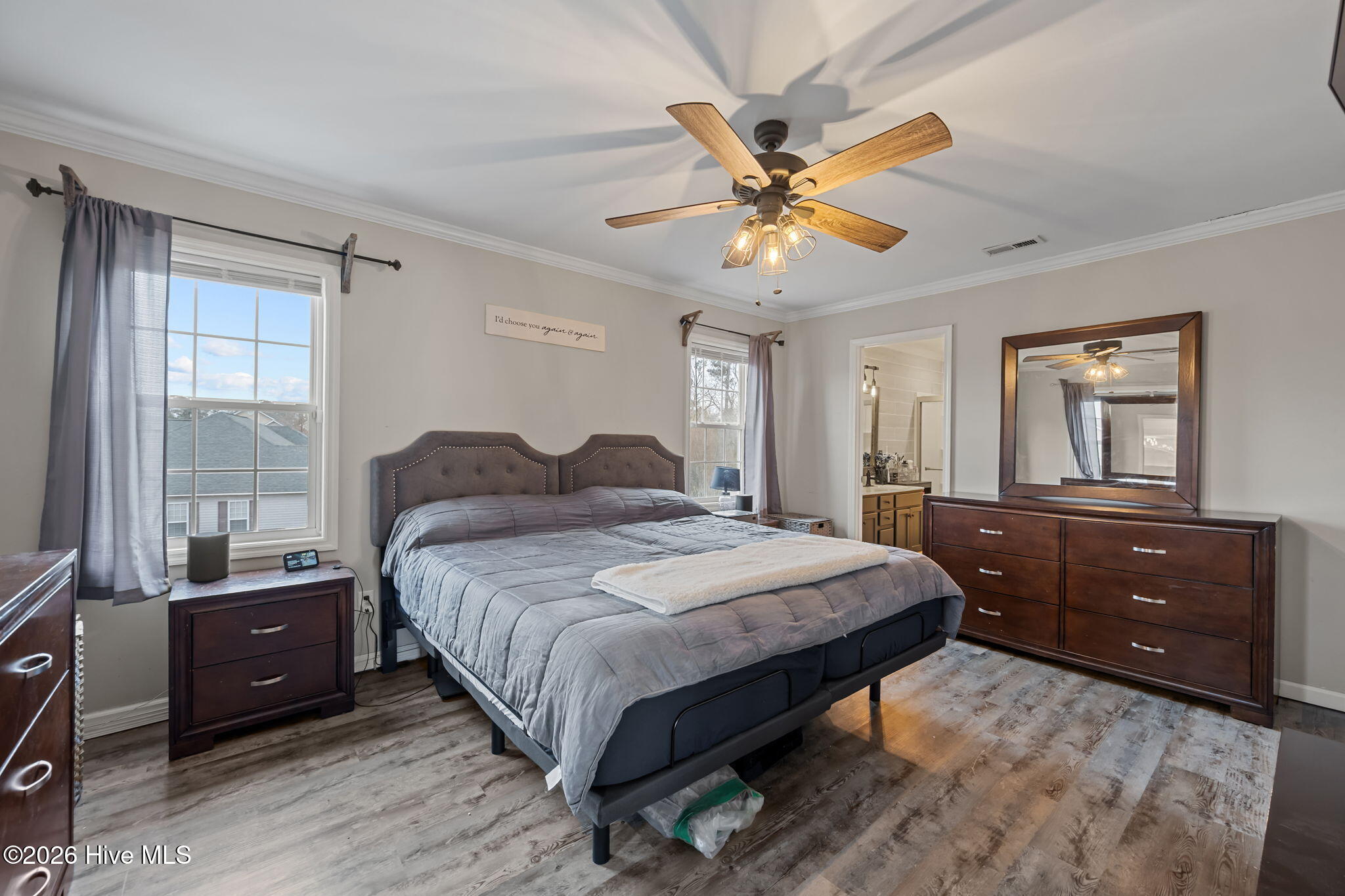 100557668 | Photo 42