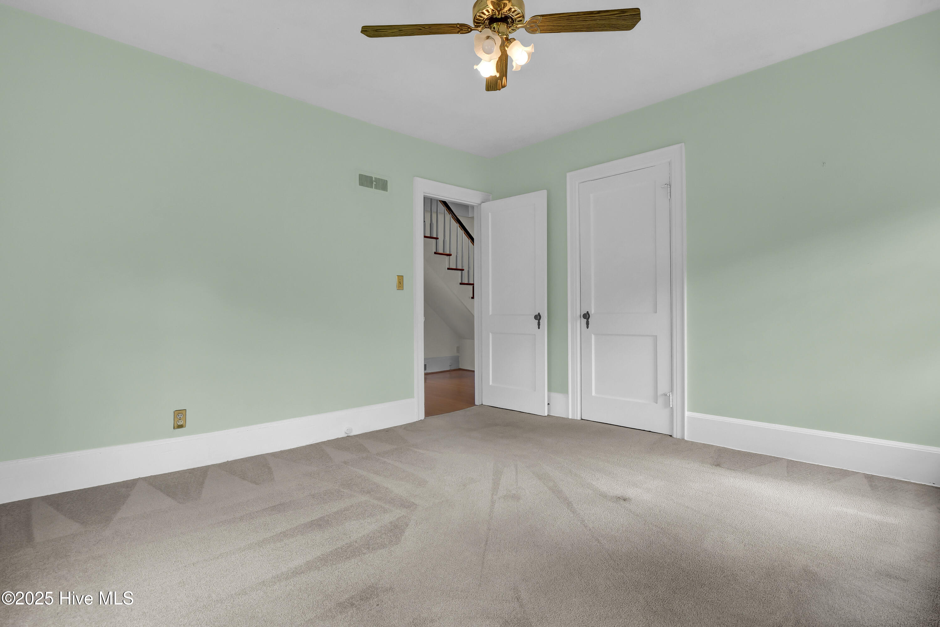 100523883 | Photo 36