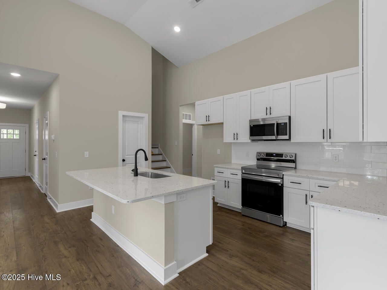 100515961 | Photo 10