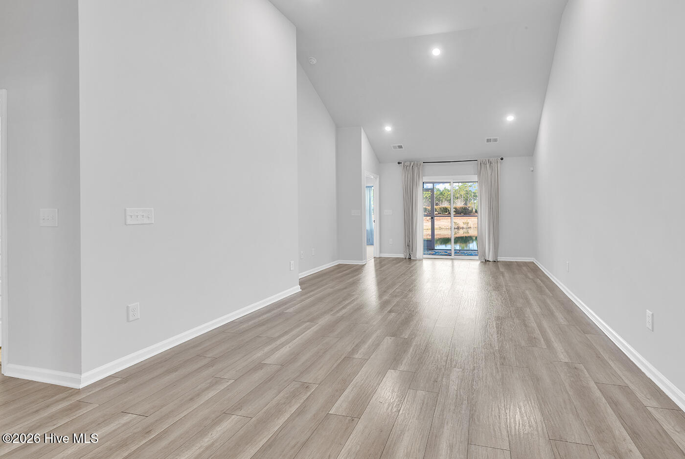 100553635 | Photo 10