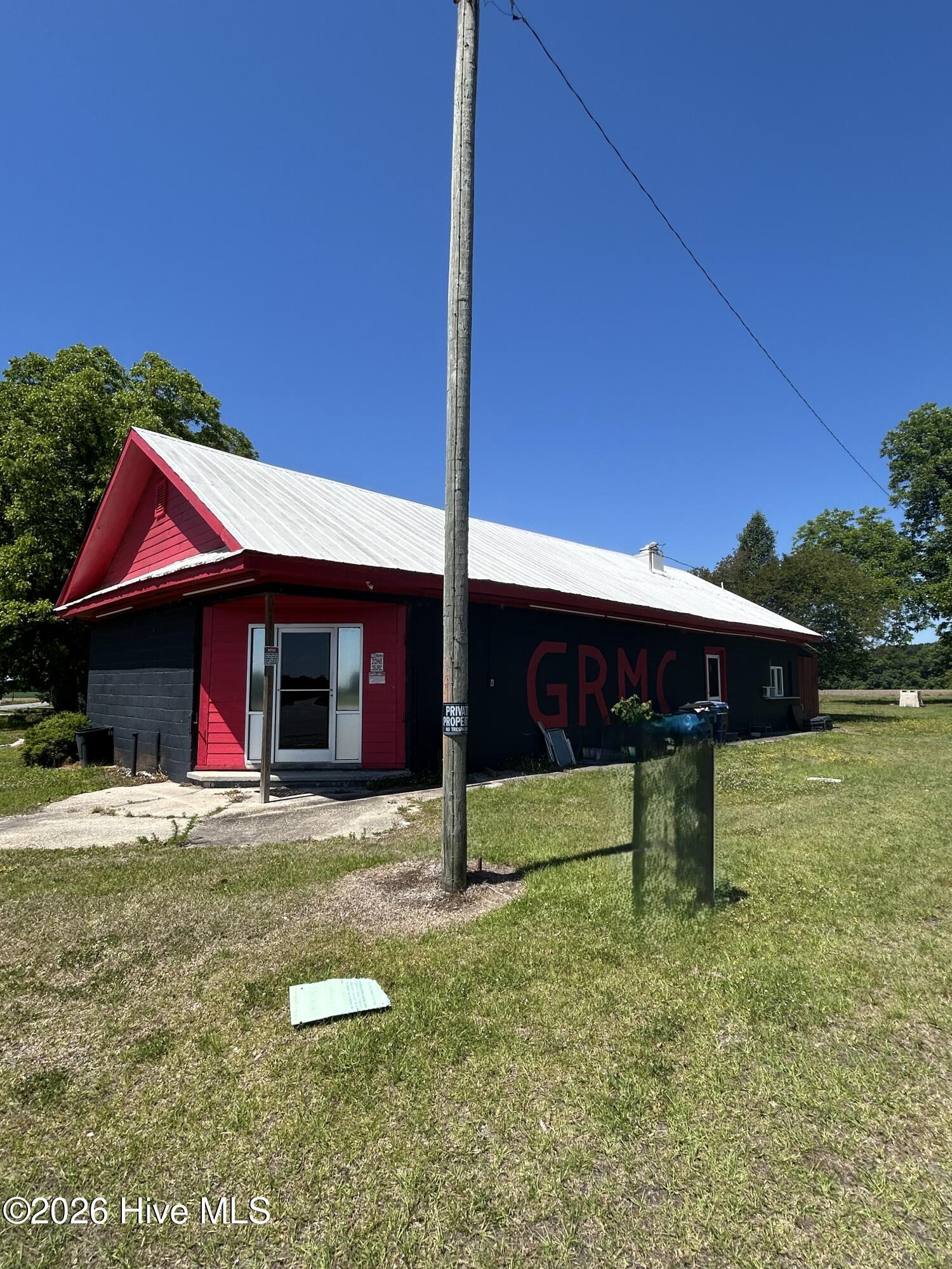 Exterior photo of 102 Wards Road, Rose Hill, NC 28458. MLS: 100580522