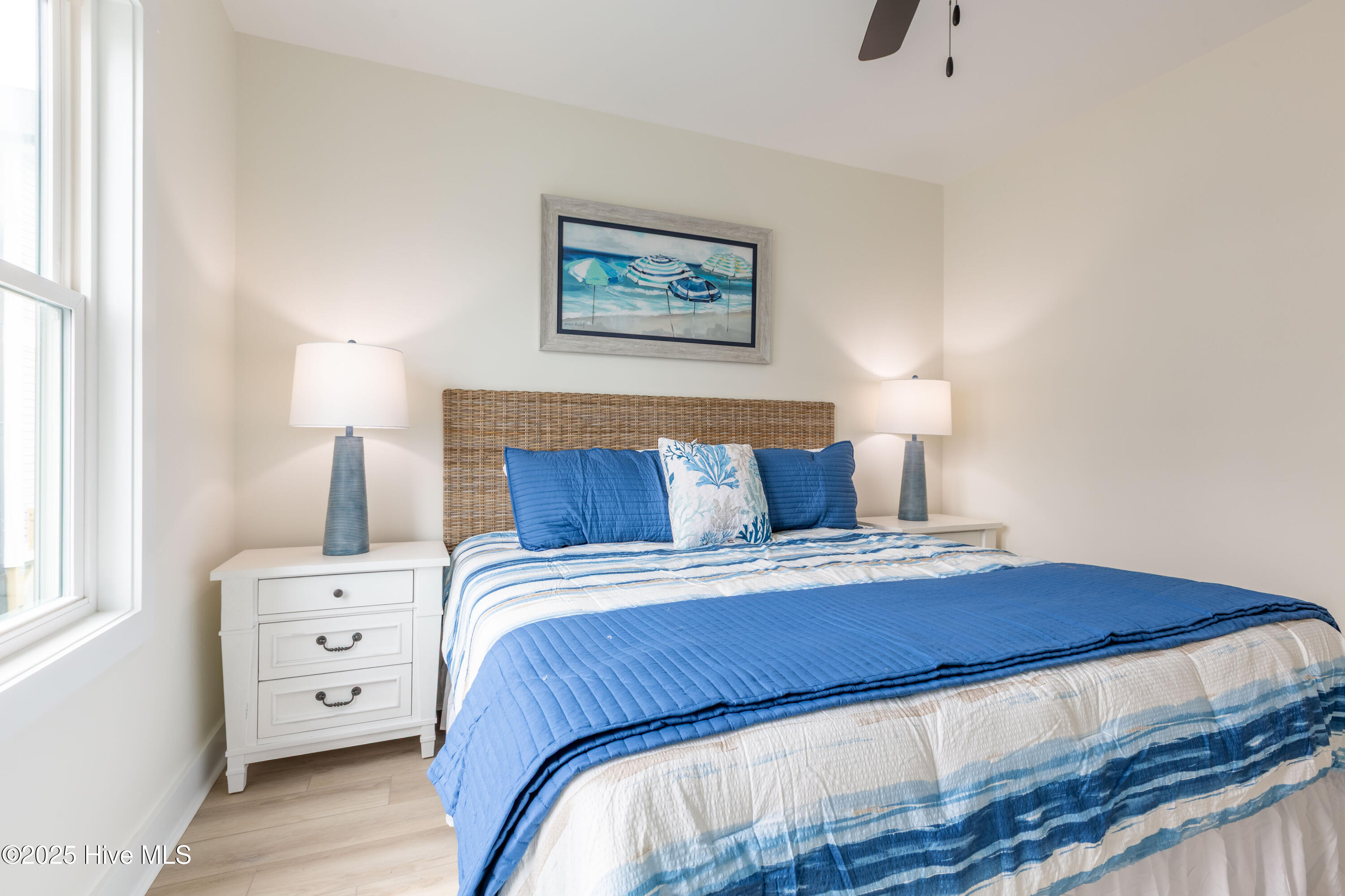 100545924 | Photo 33