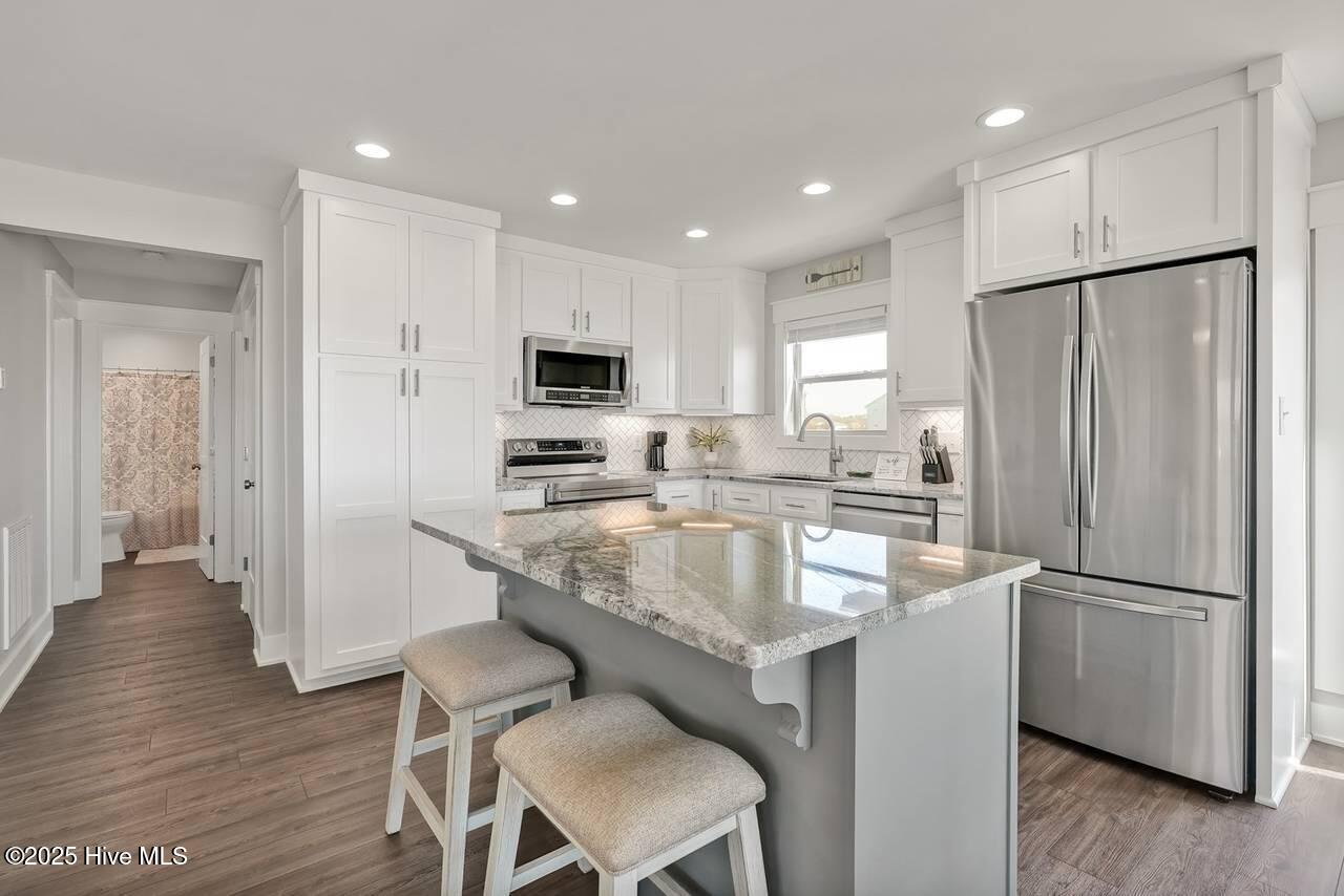 100484000 | Photo 12