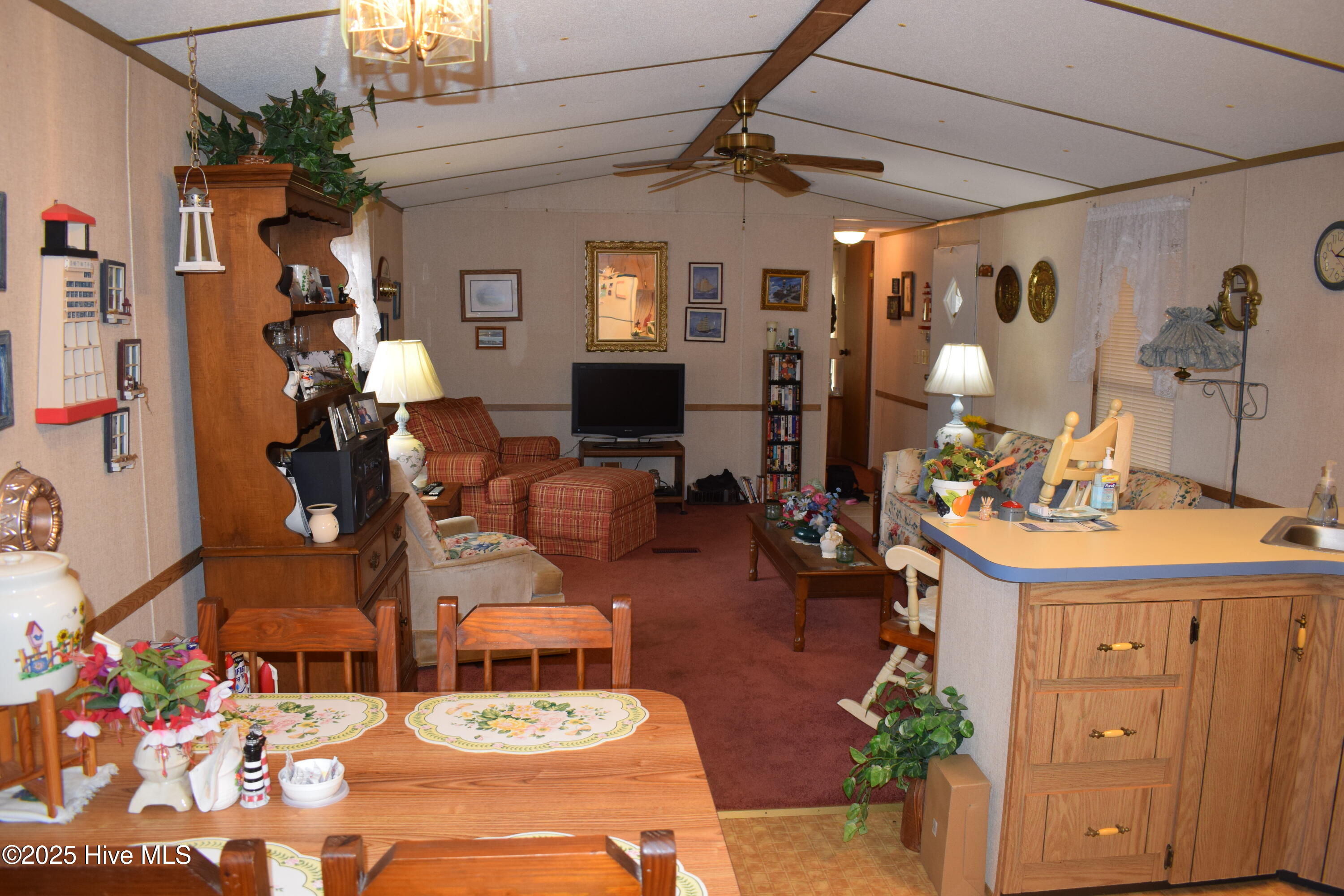 100560485 | Photo 13