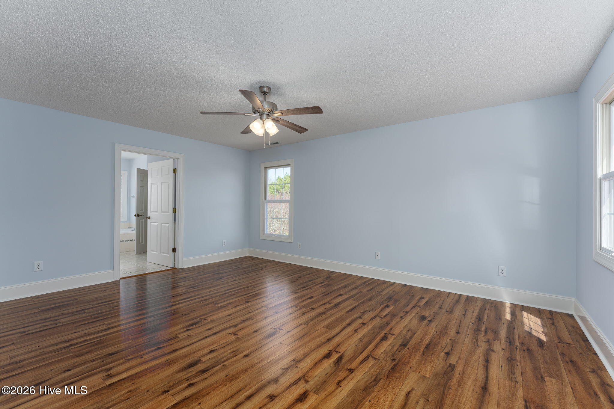 100552056 | Photo 42