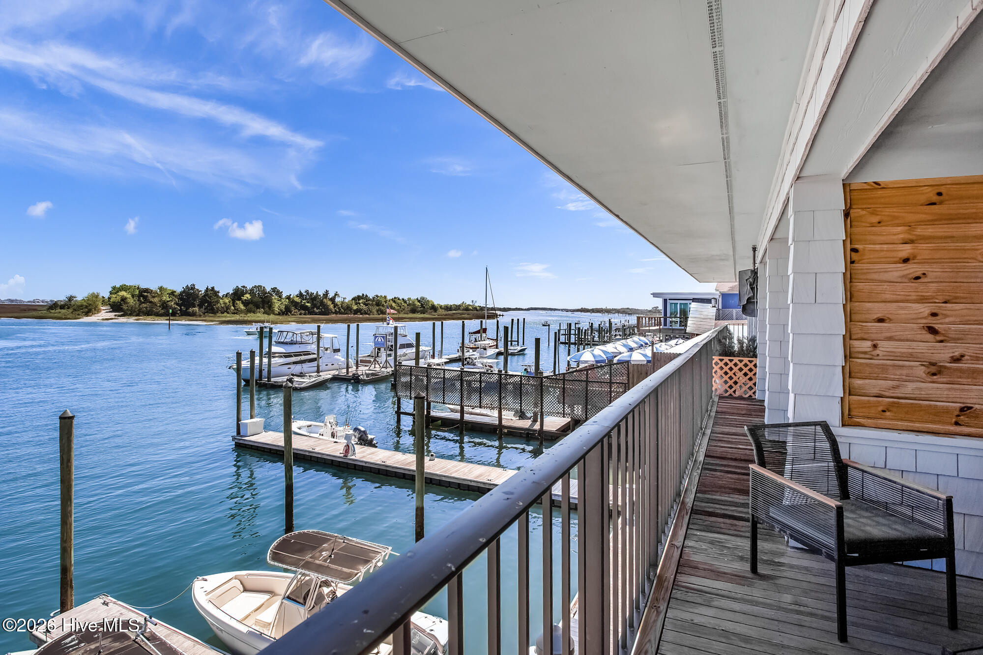 100565973 | Photo 15