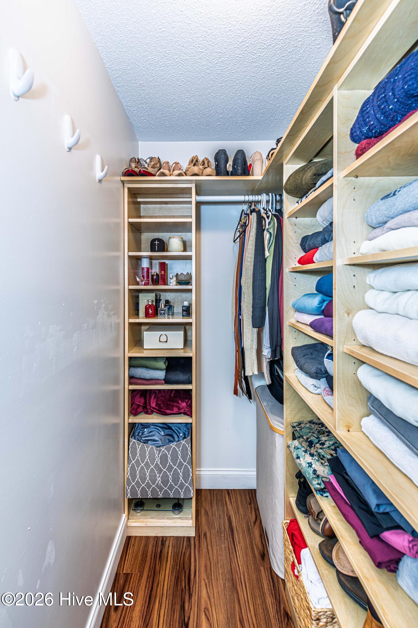 100564633 | Photo 45