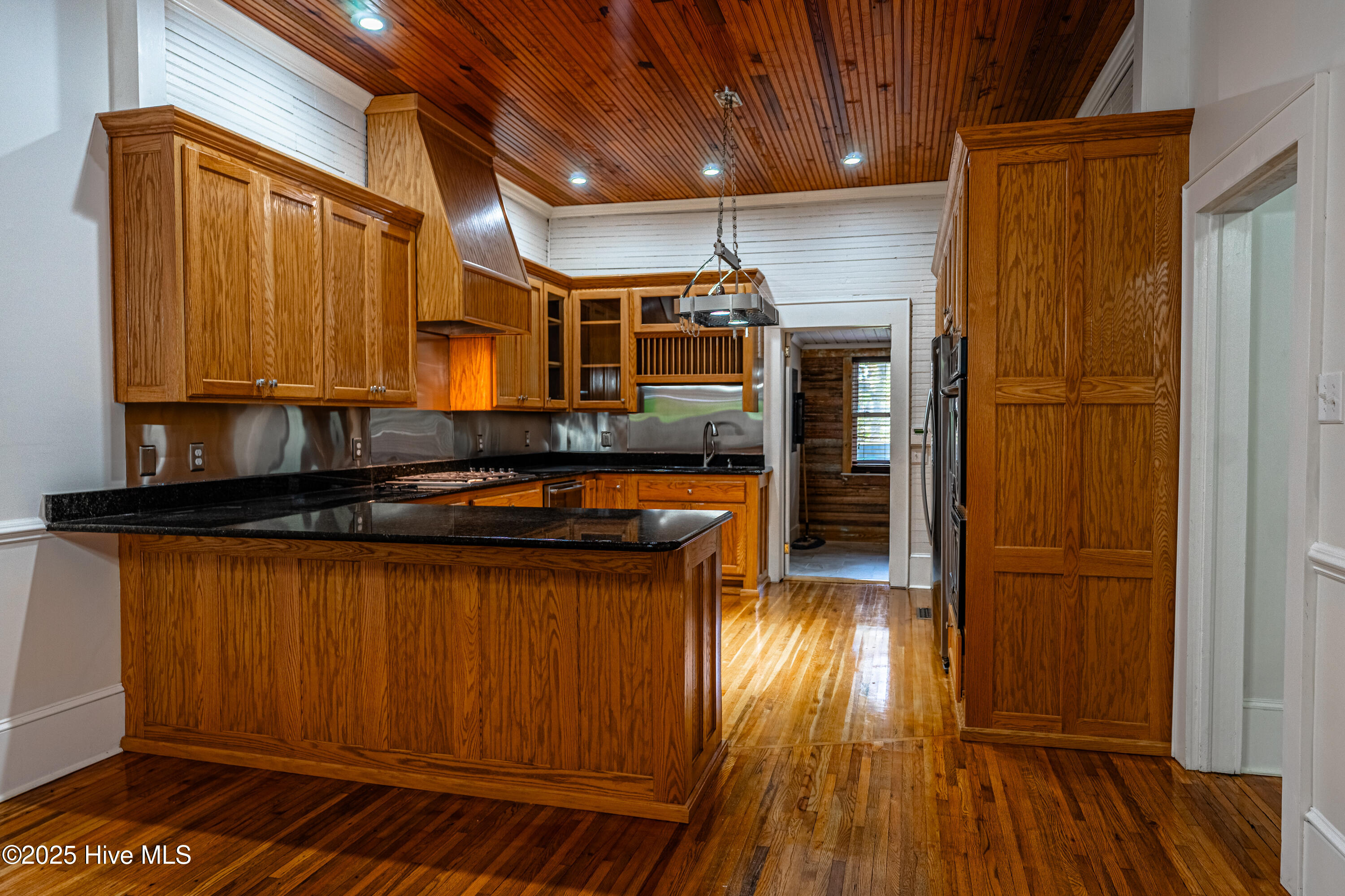 100543227 | Photo 27