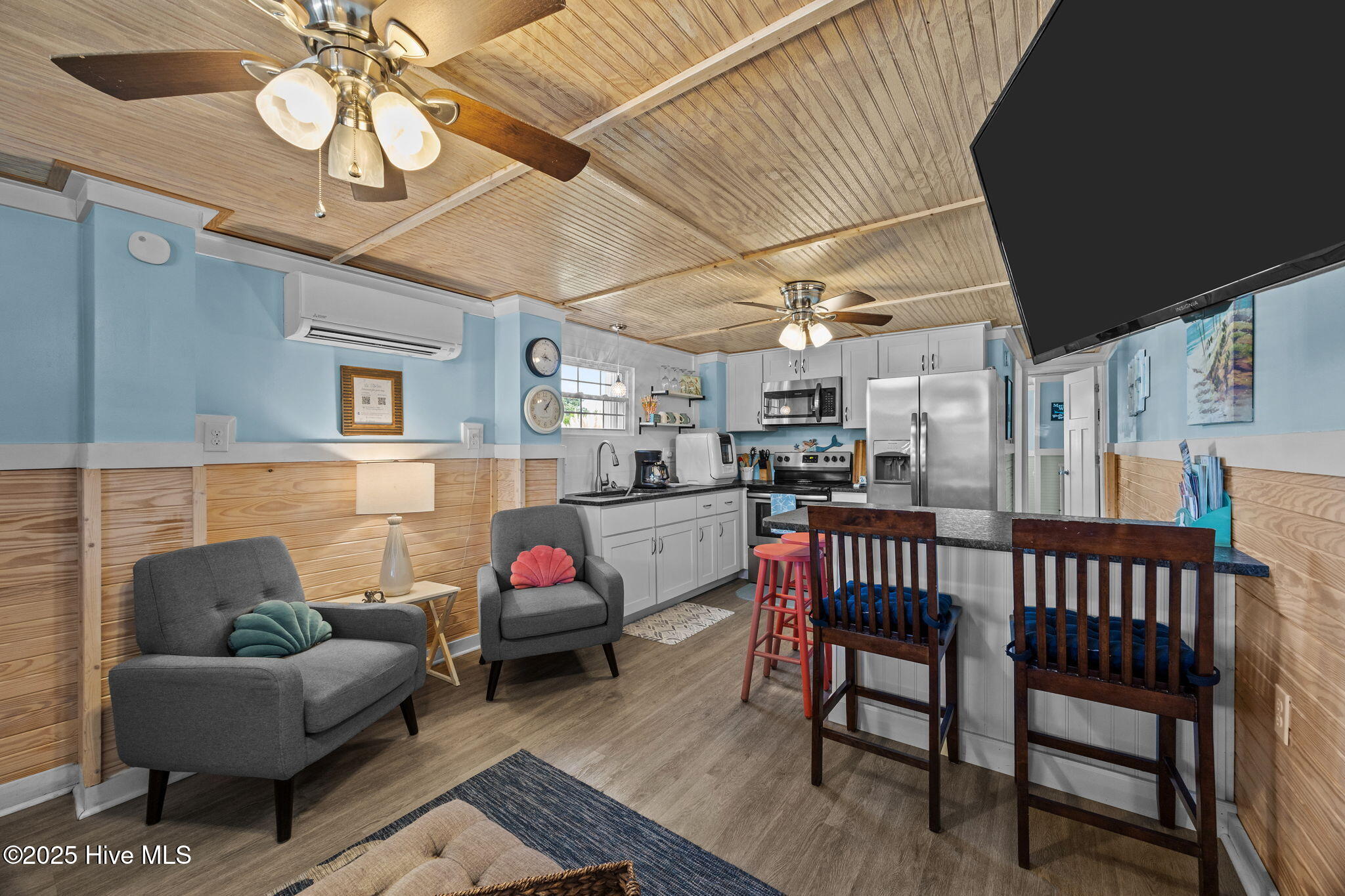 100532848 | Photo 33