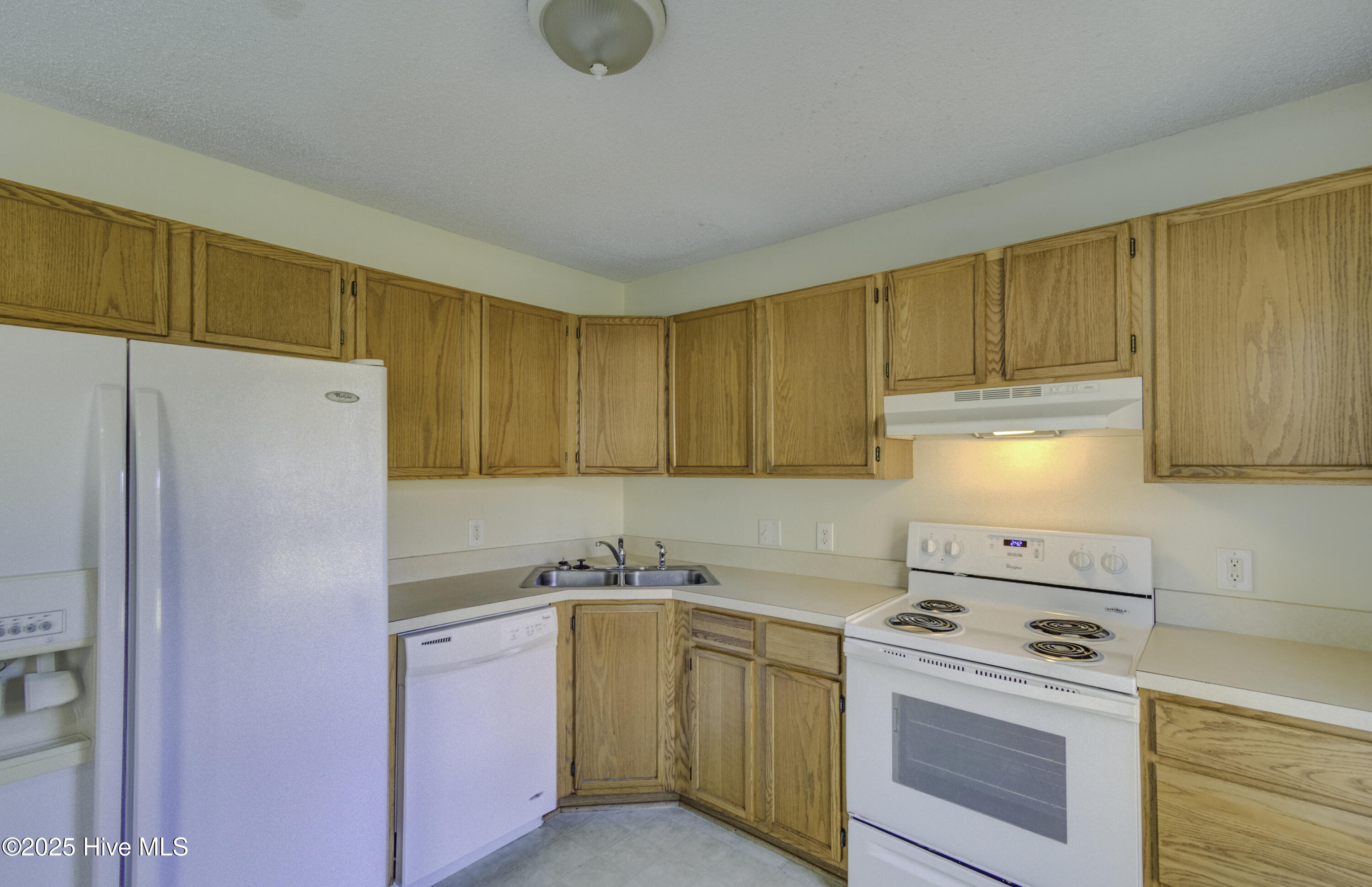 100536180 | Photo 13