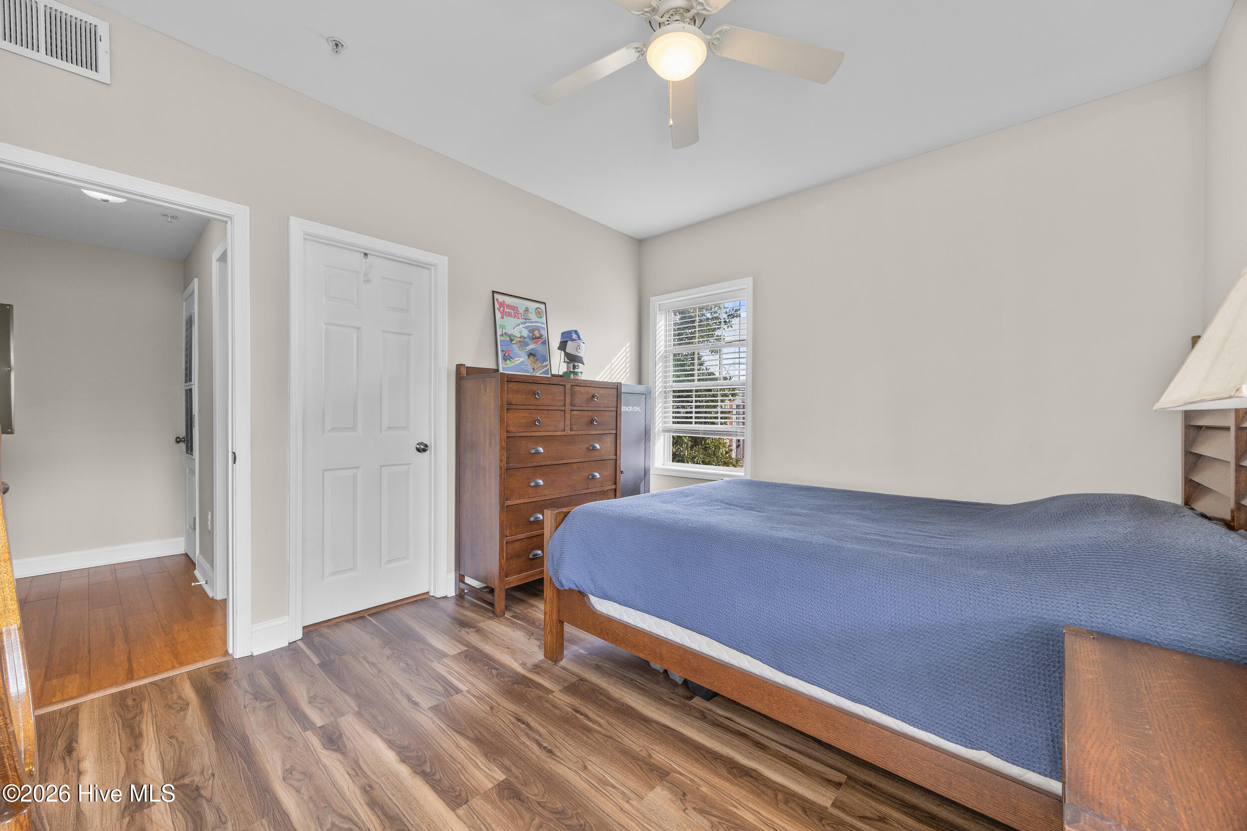 100557127 | Photo 21