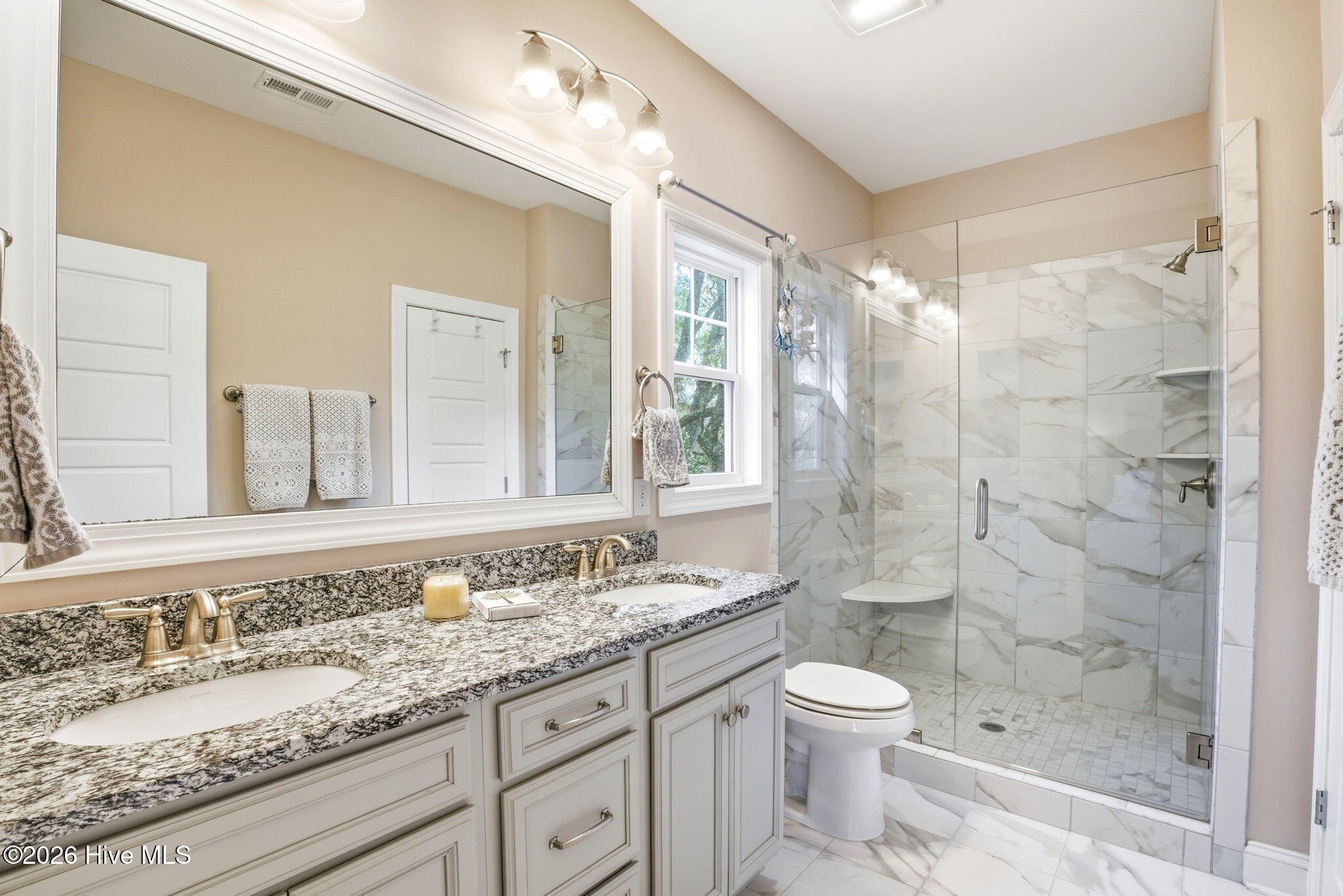 100554036 | Photo 17