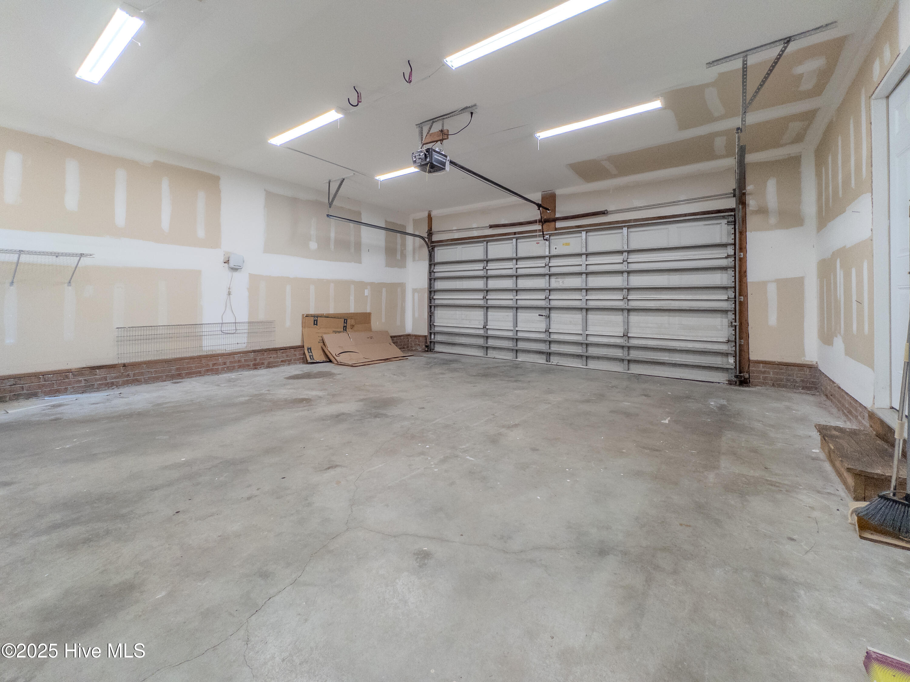 100546237 | Photo 41