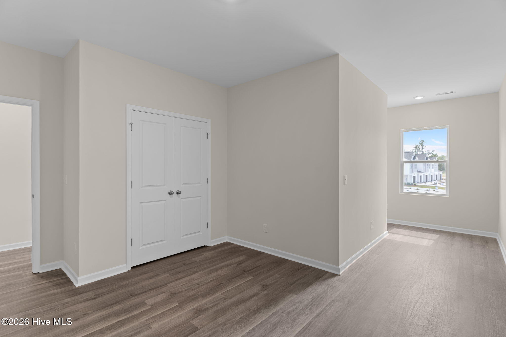 100547948 | Photo 30