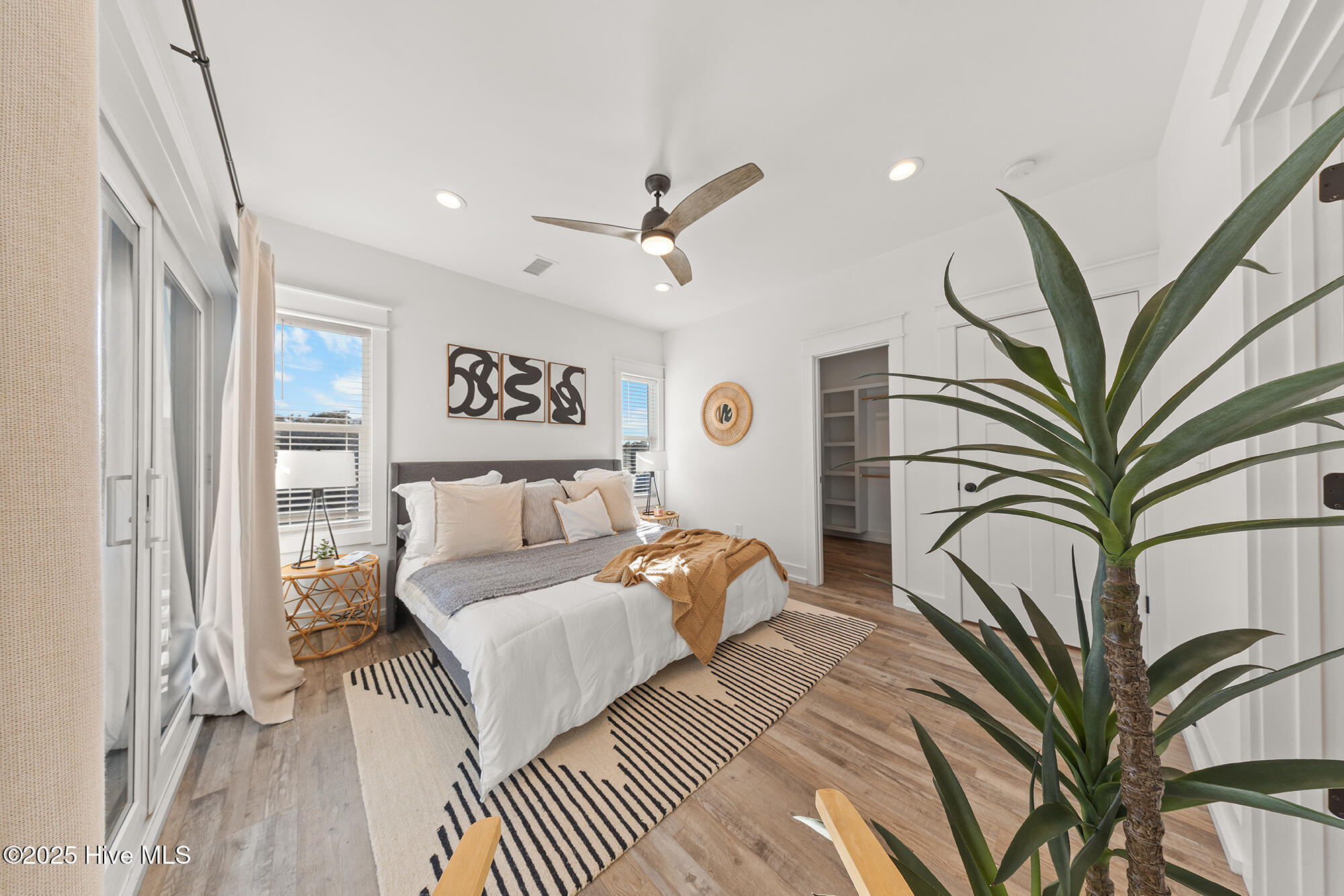 100542866 | Photo 20