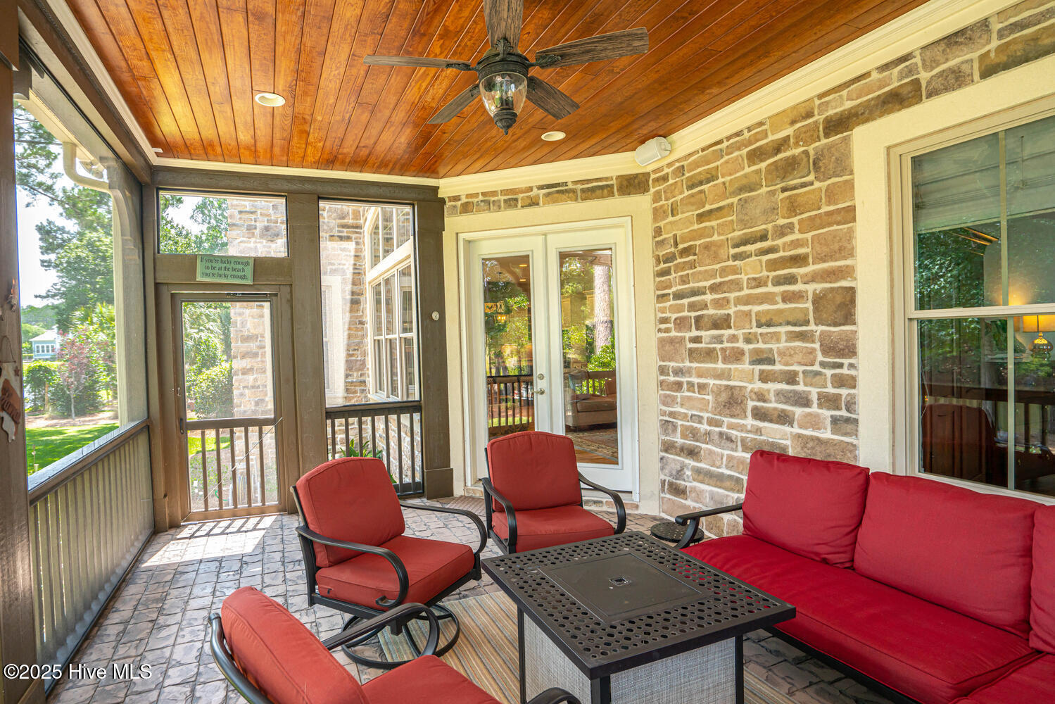 100514685 | Photo 64