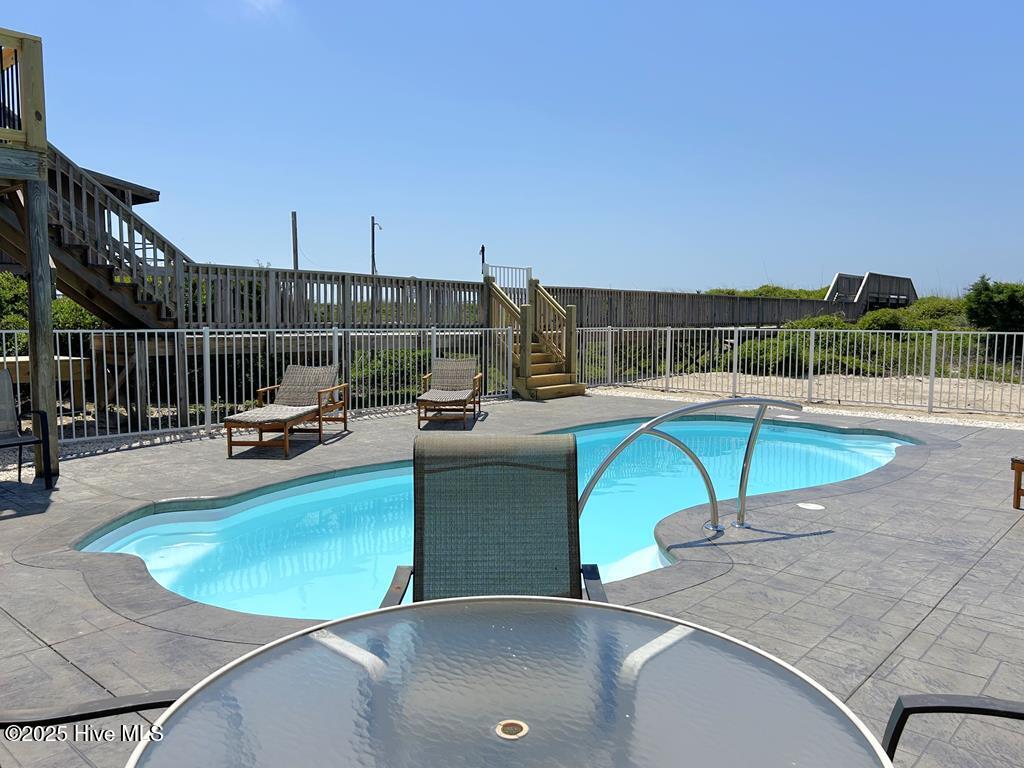 100533817 | Photo 50