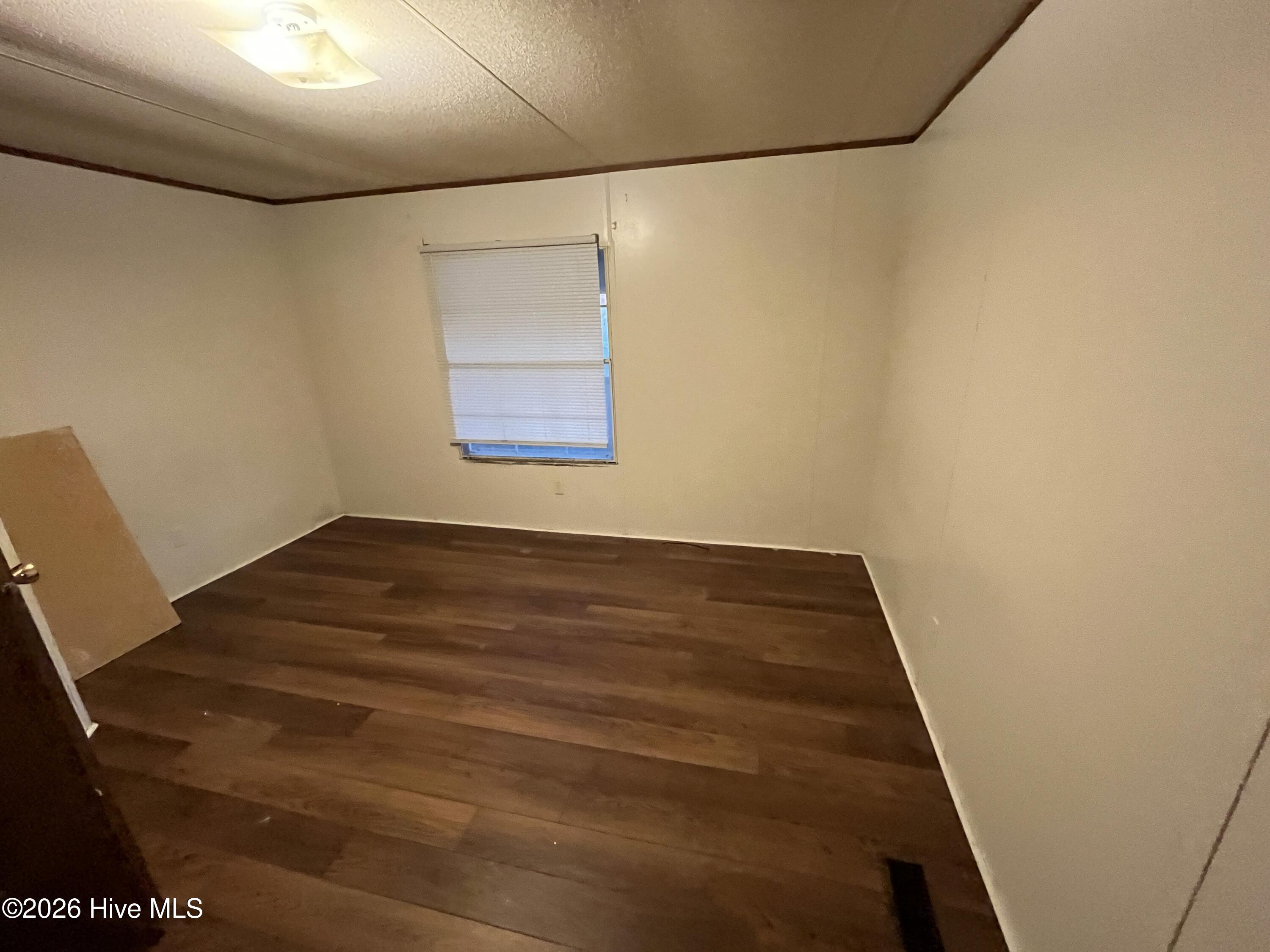 100568963 | Photo 51