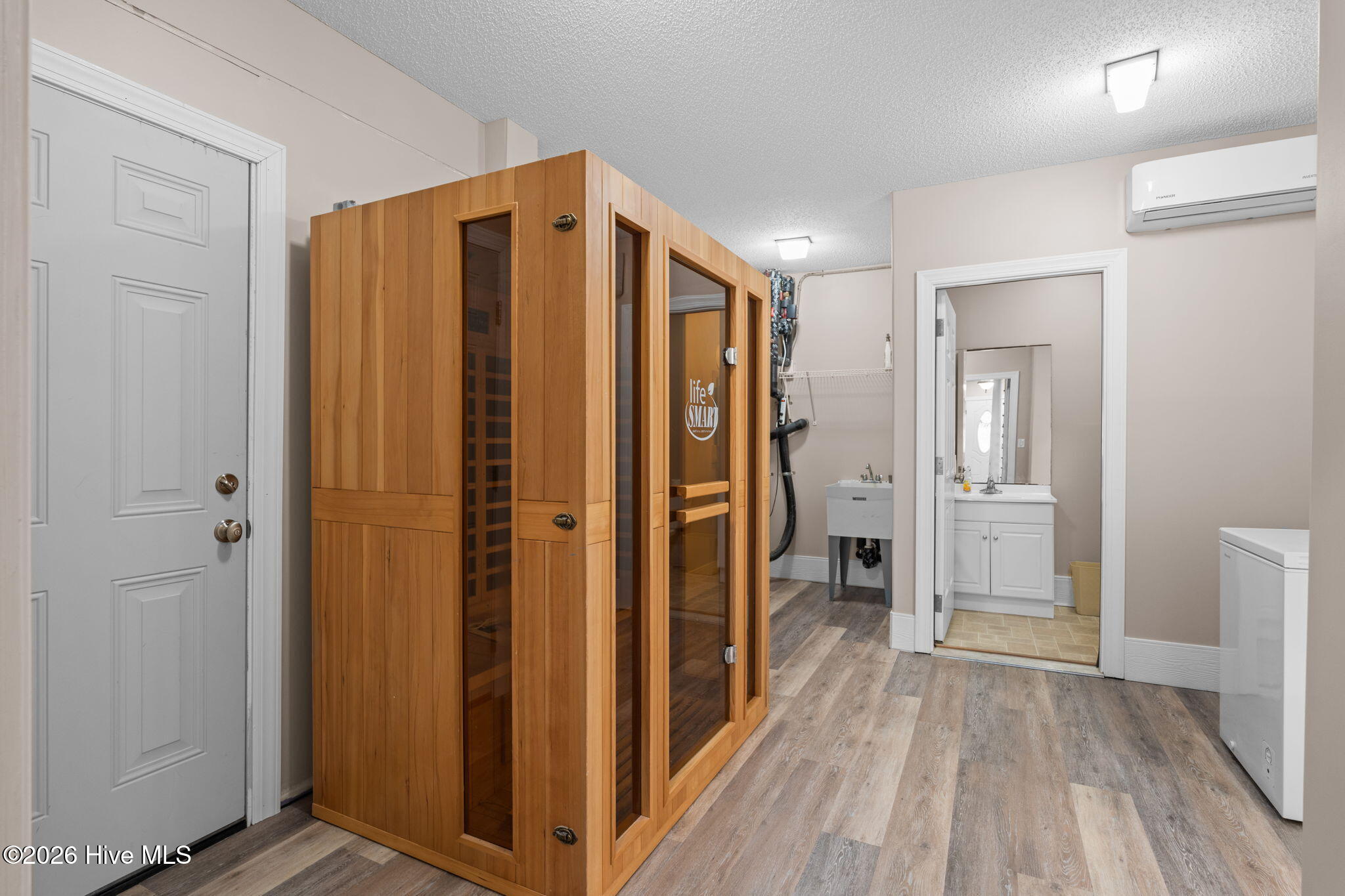 100561673 | Photo 35