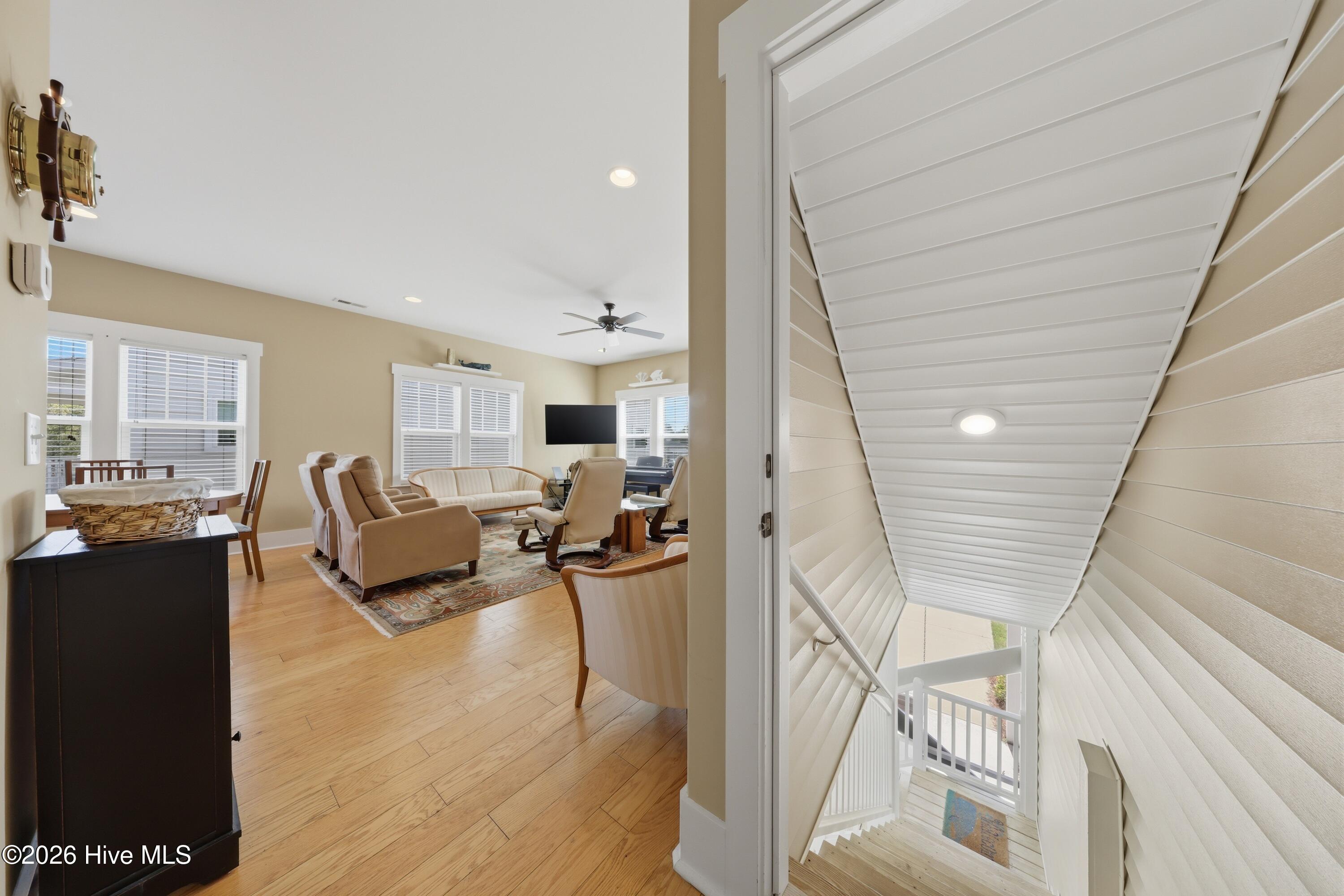 100566755 | Photo 26