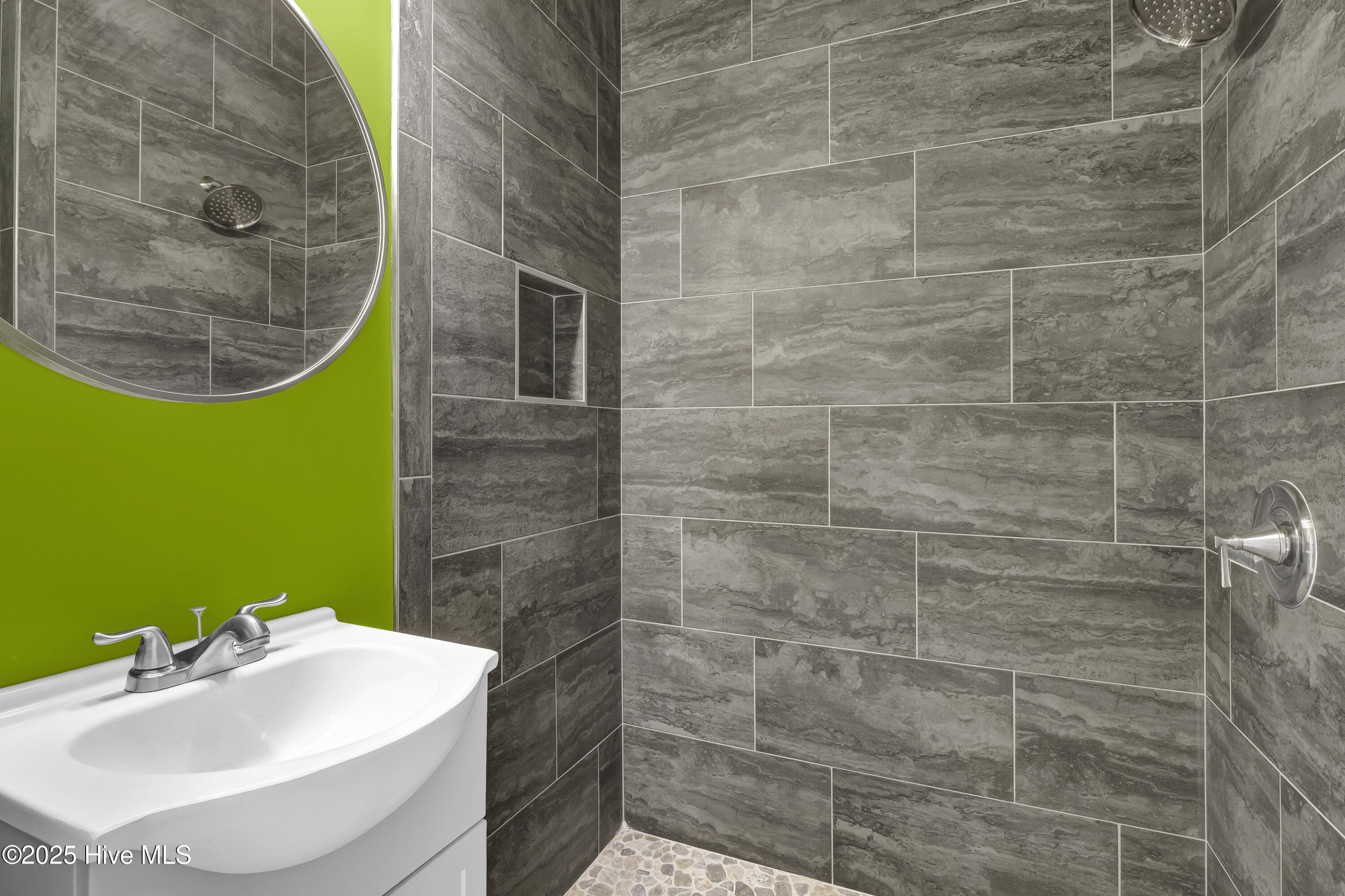 100529897 | Photo 25