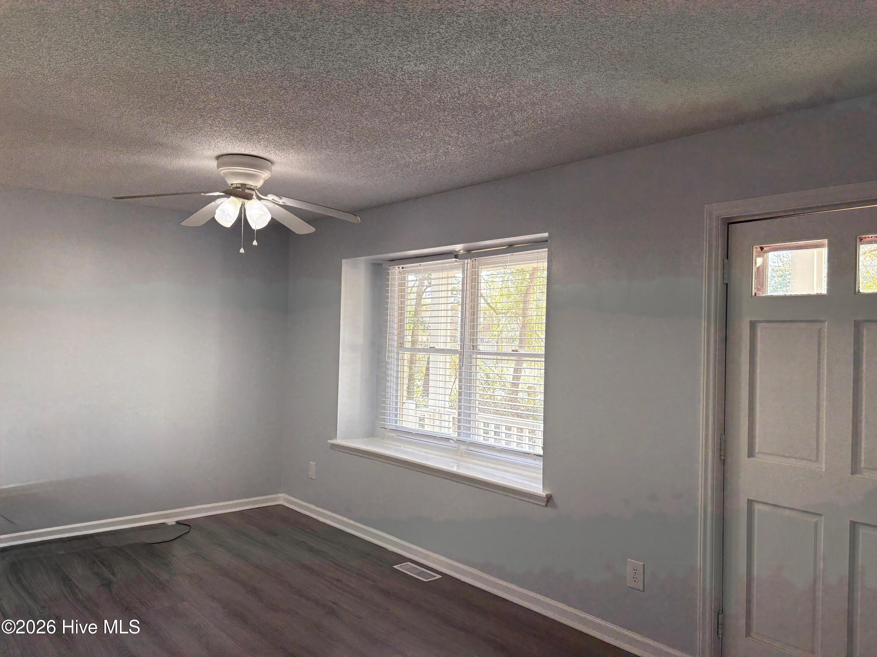 100557287 | Photo 24