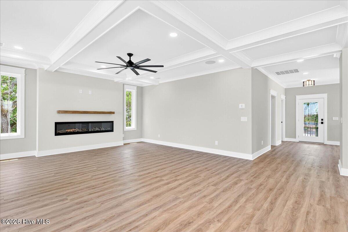 100562322 | Photo 36