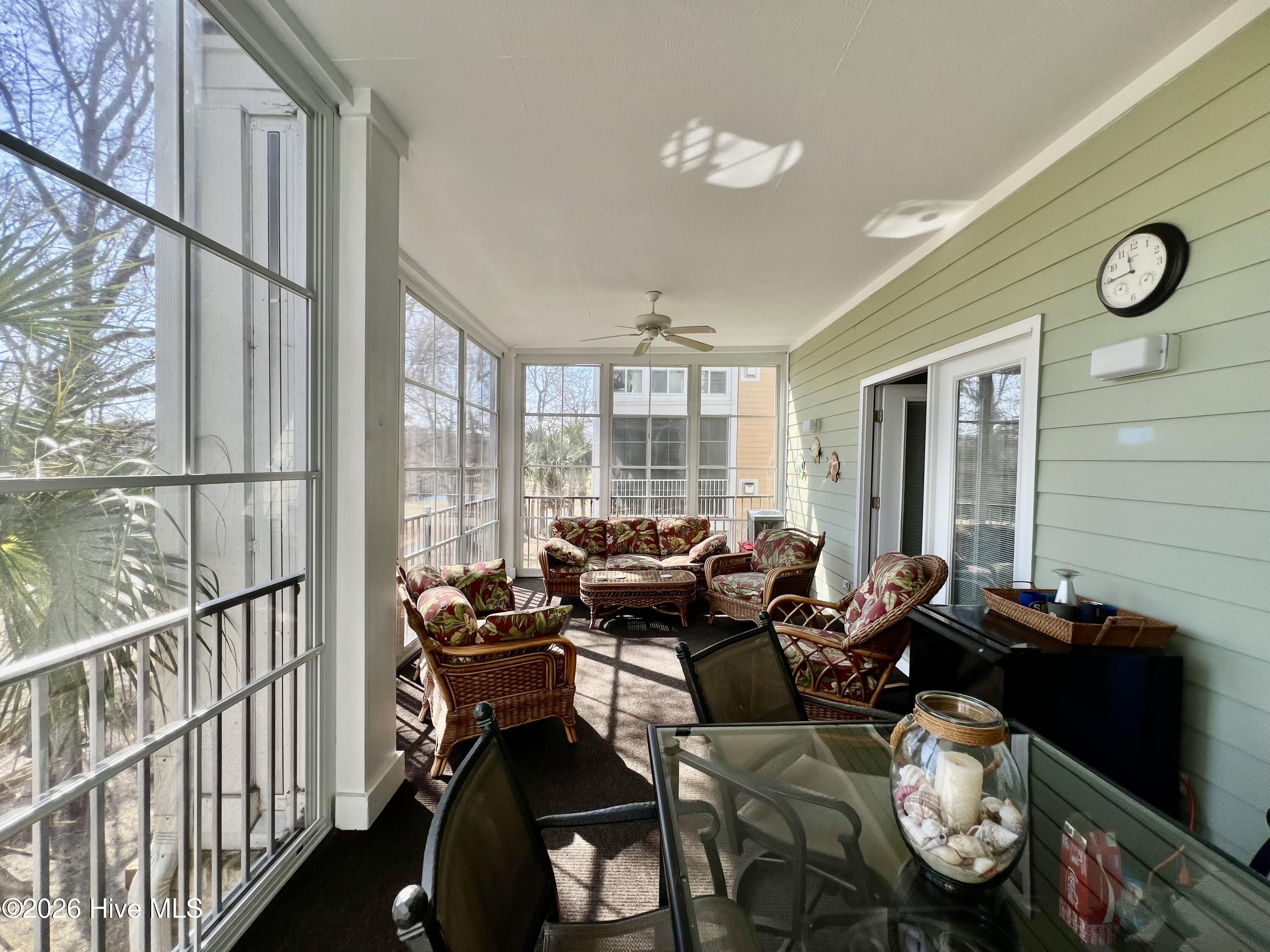 100558877 | Photo 21