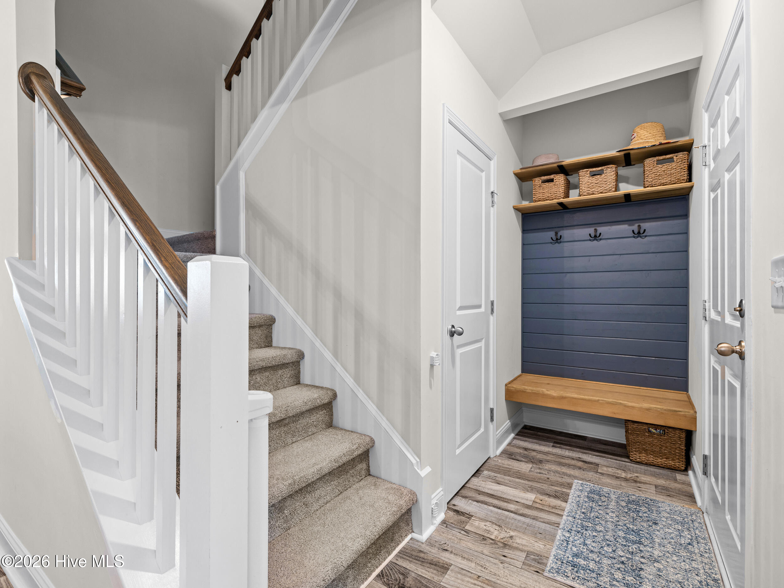 100565919 | Photo 46