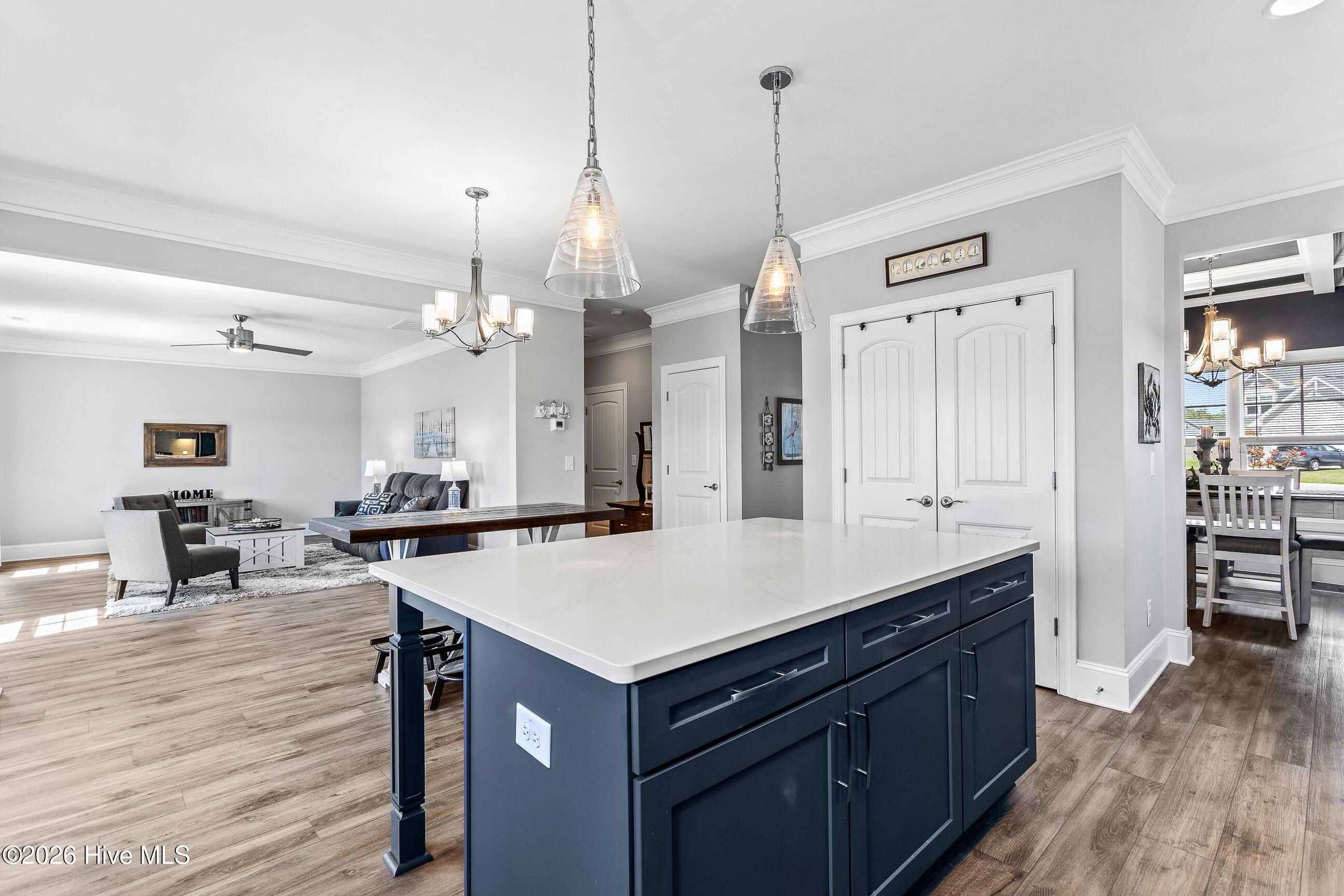 100563975 | Photo 18