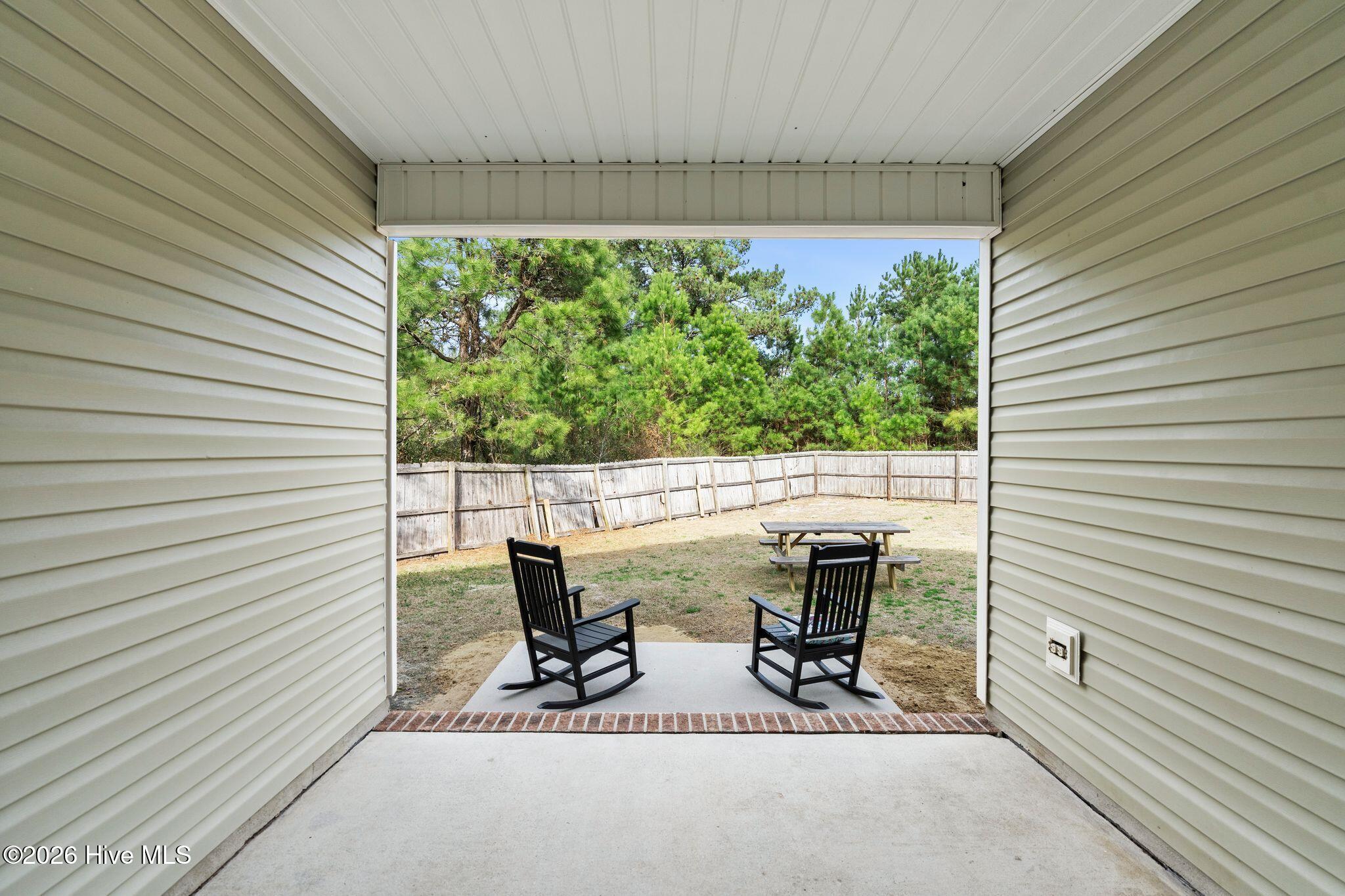 100556987 | Photo 35