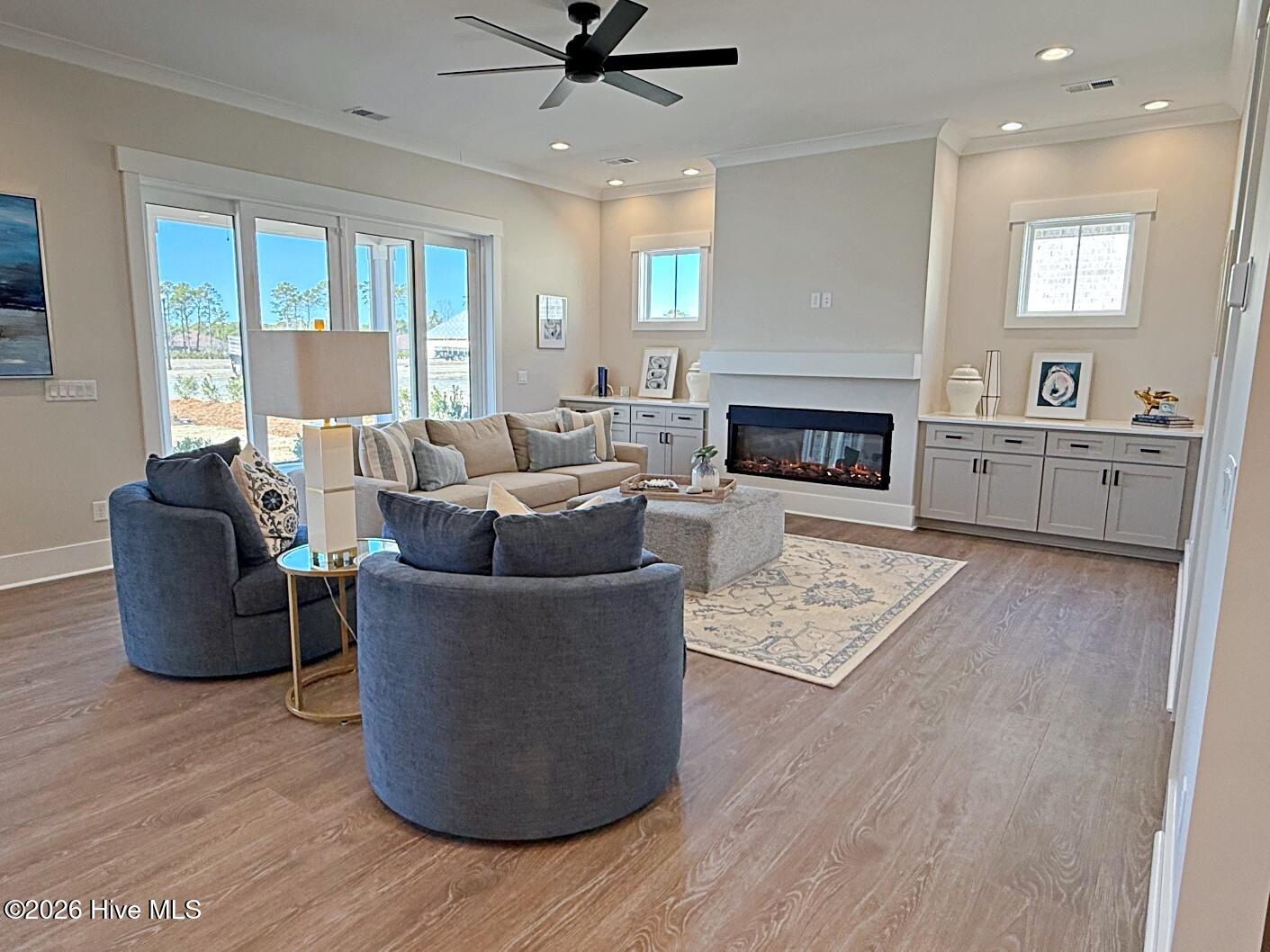 100553338 | Photo 15