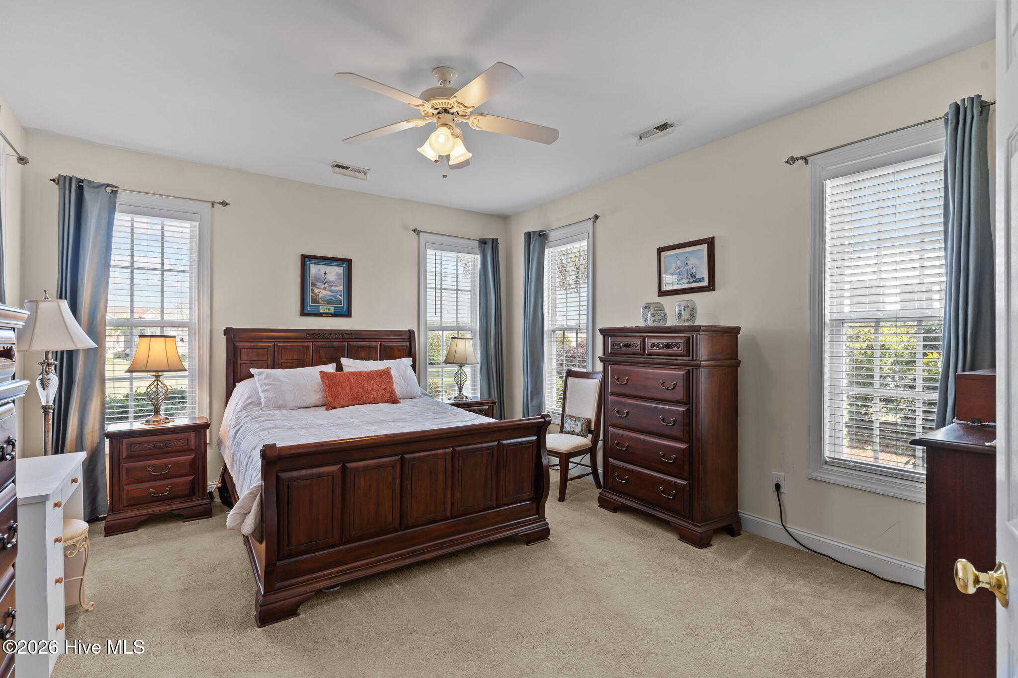 100562859 | Photo 17