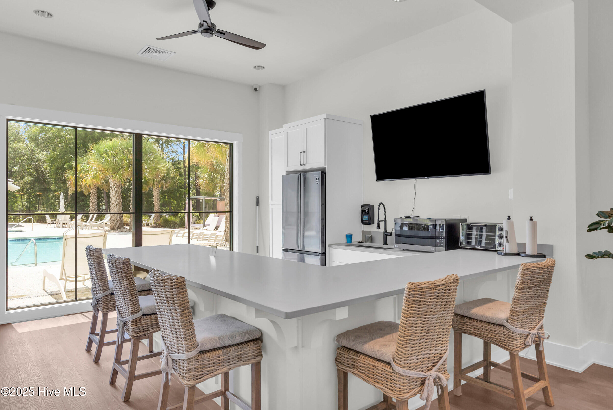 100546072 | Photo 26