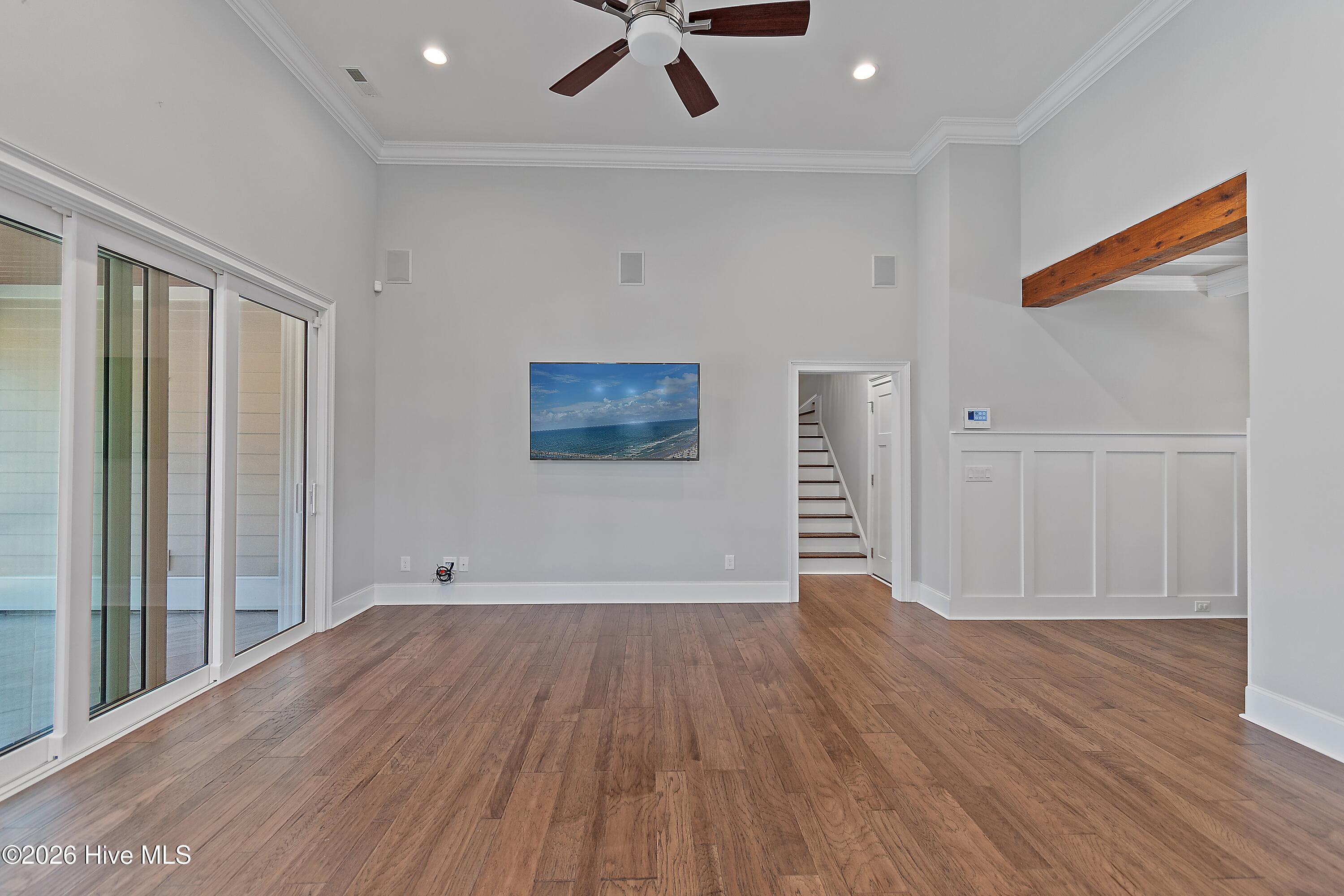 100564386 | Photo 15