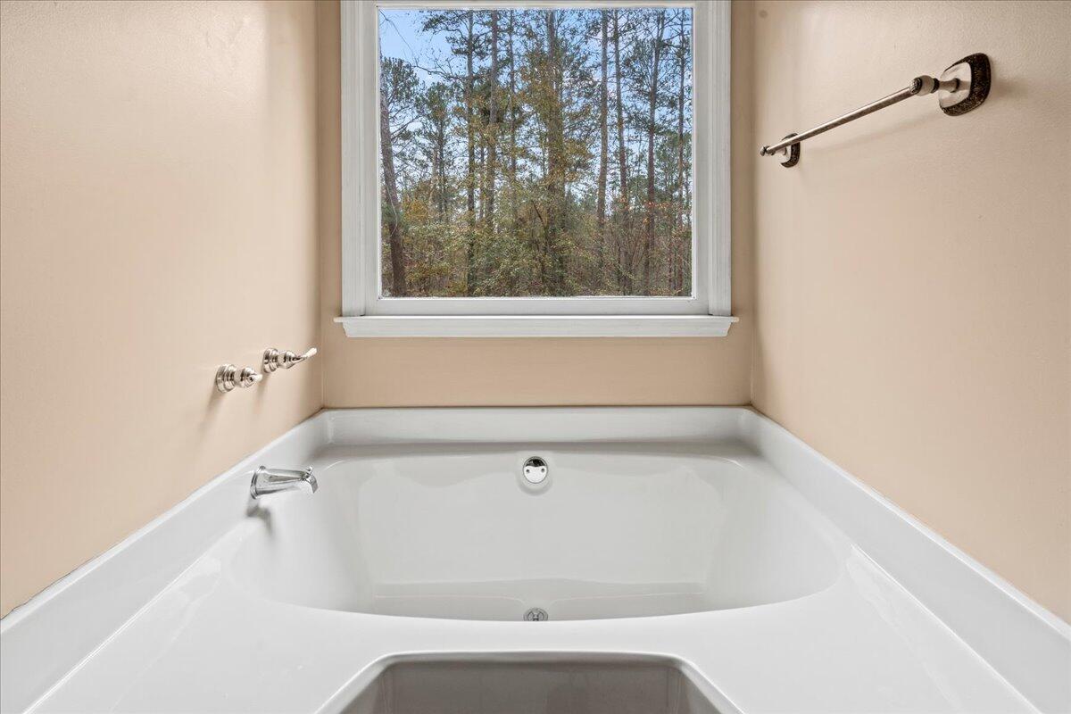 26-Master Tub