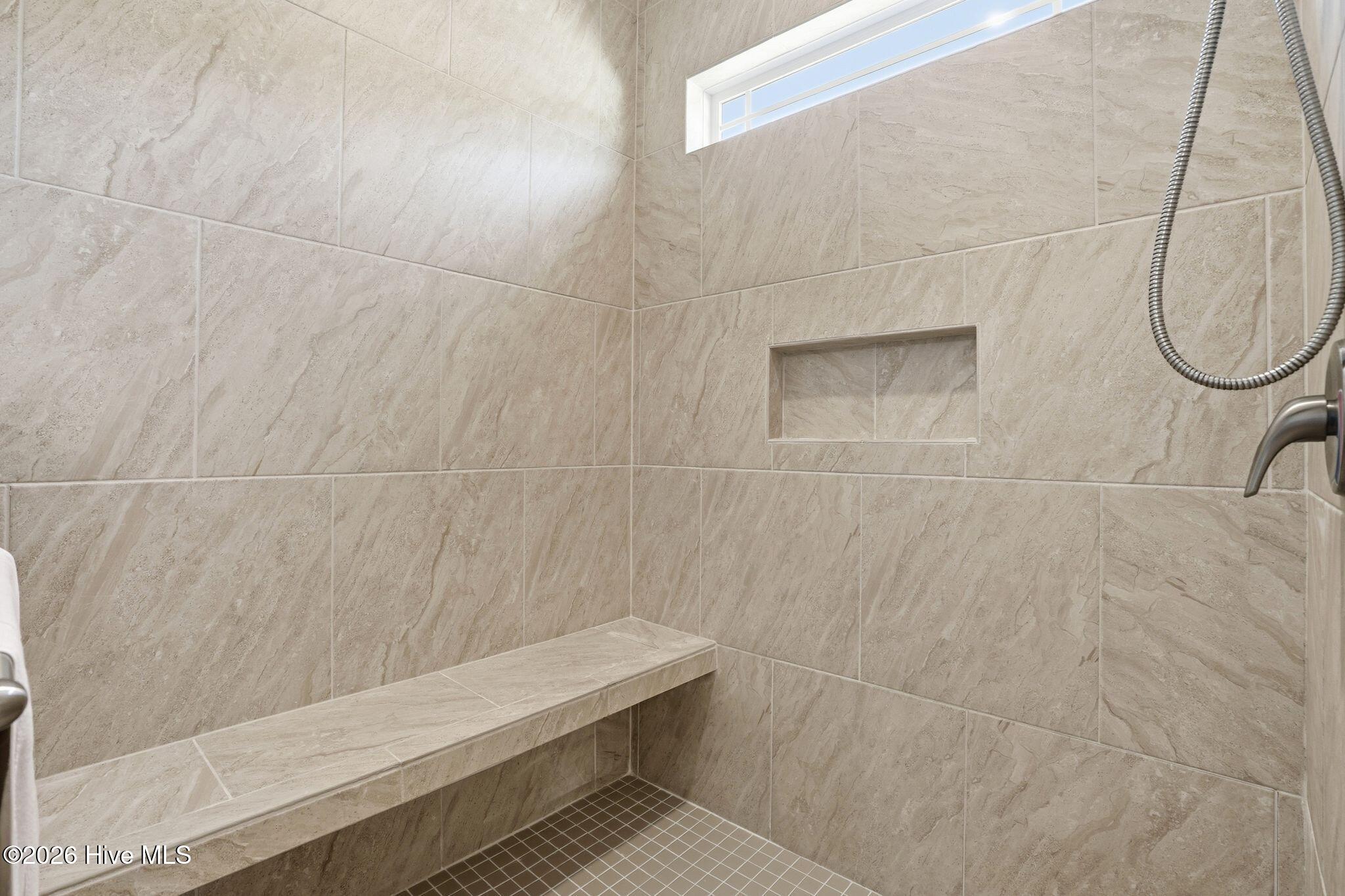 100559439 | Photo 60