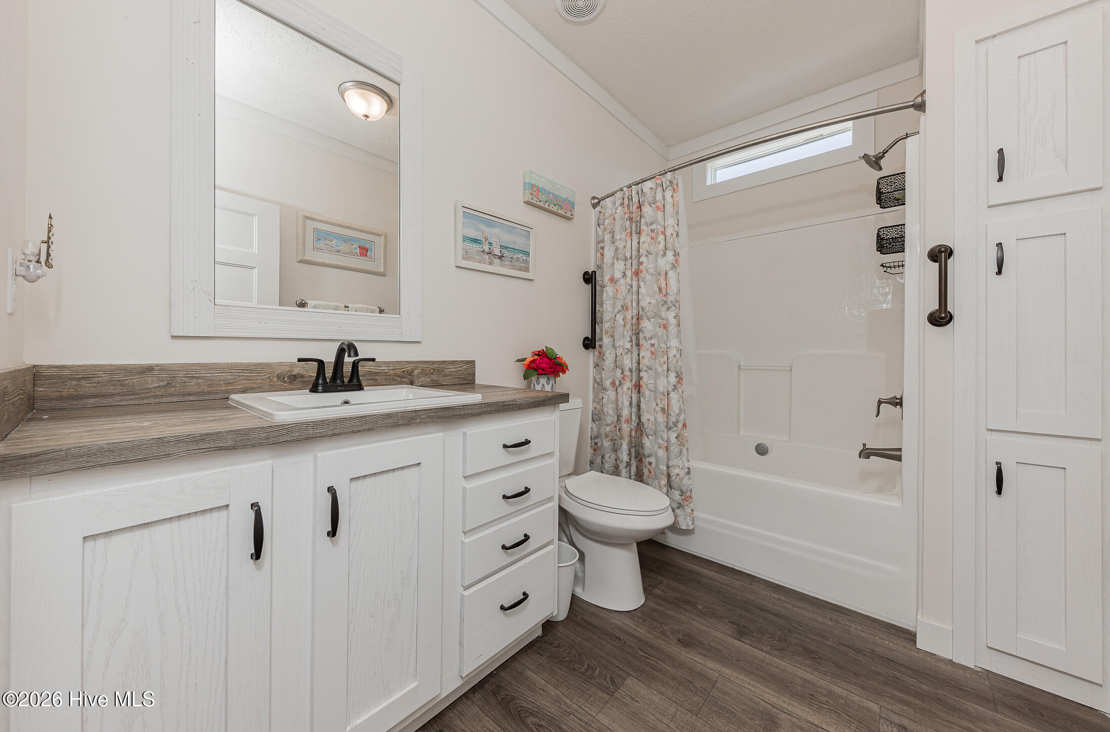 100563969 | Photo 42