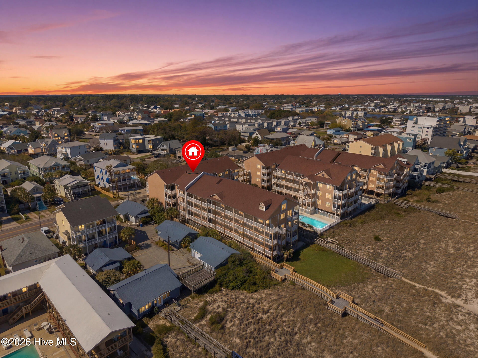 100563328 | Photo 31