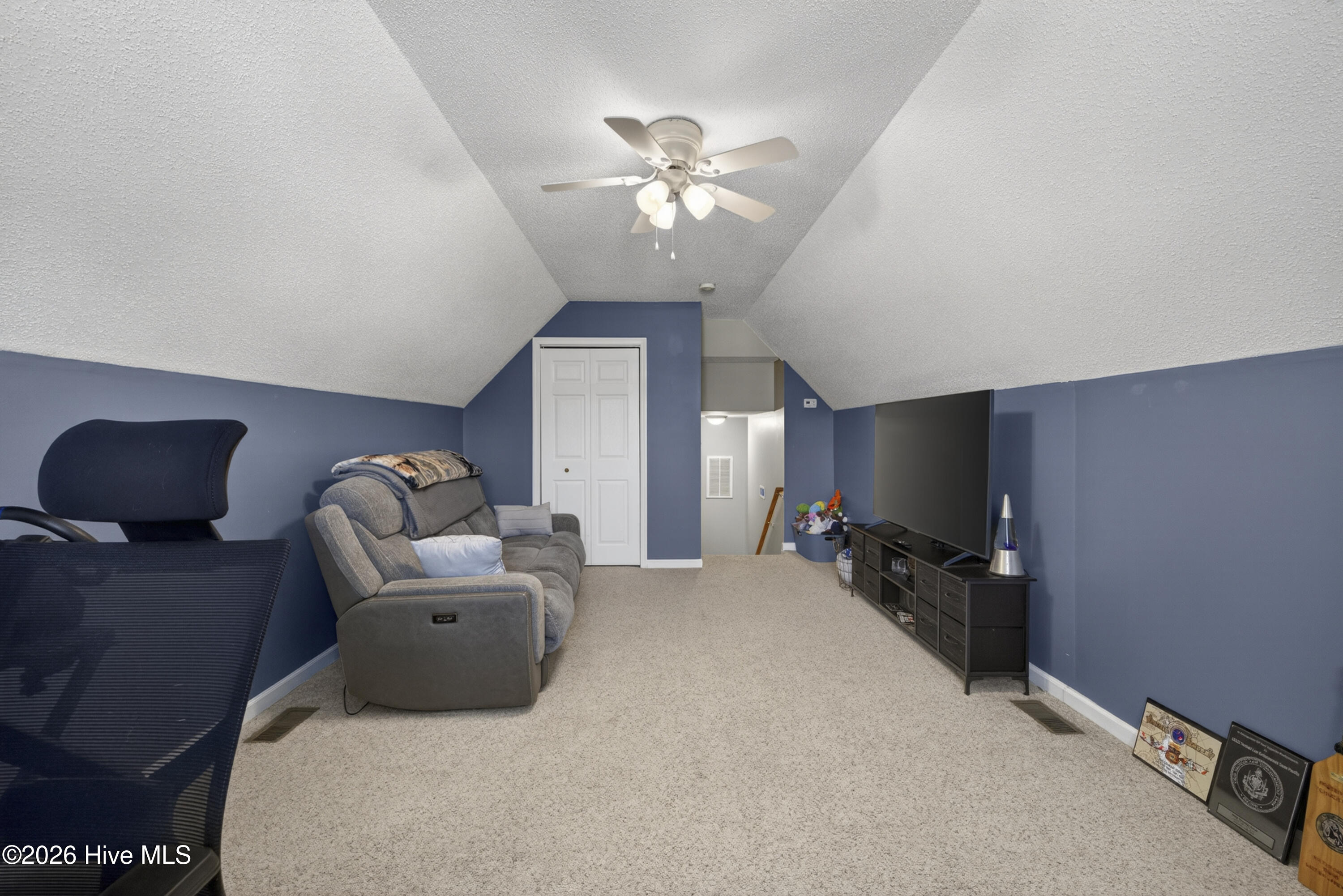 100570330 | Photo 42