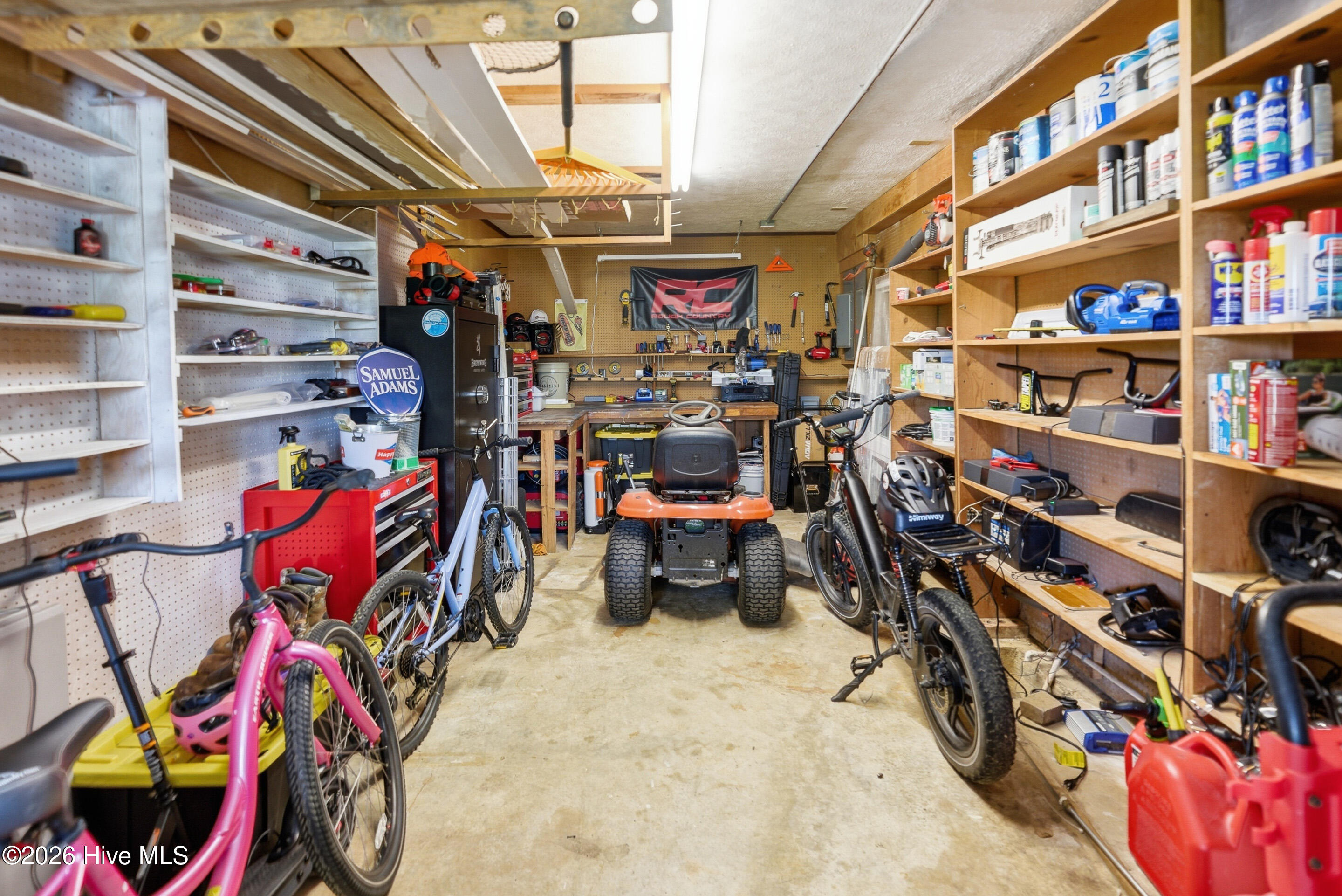 100556349 | Photo 37