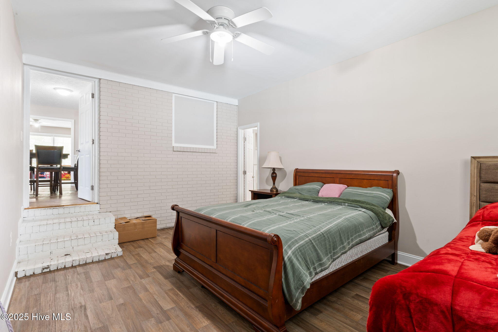 100527355 | Photo 34