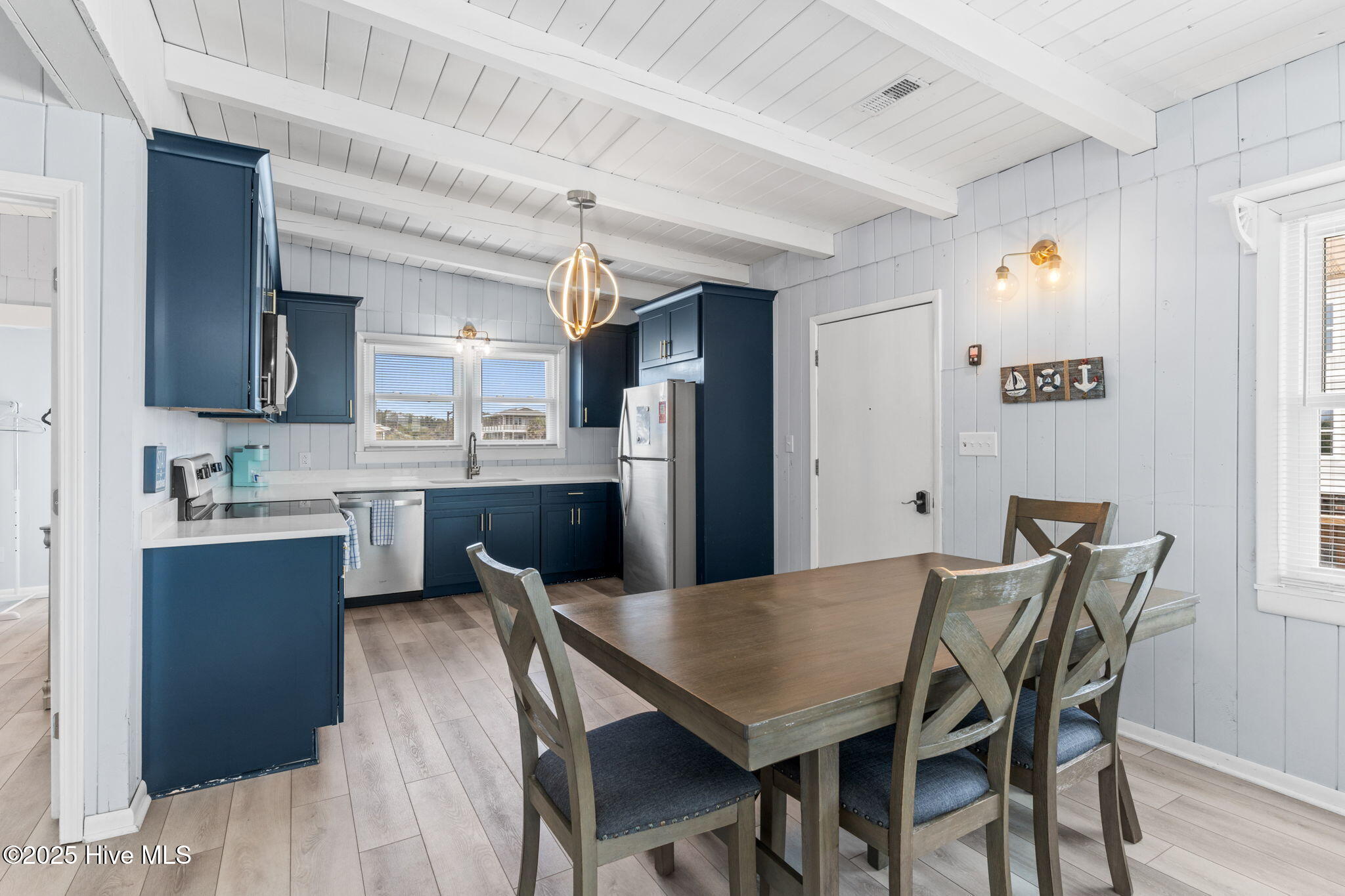 100526809 | Photo 15