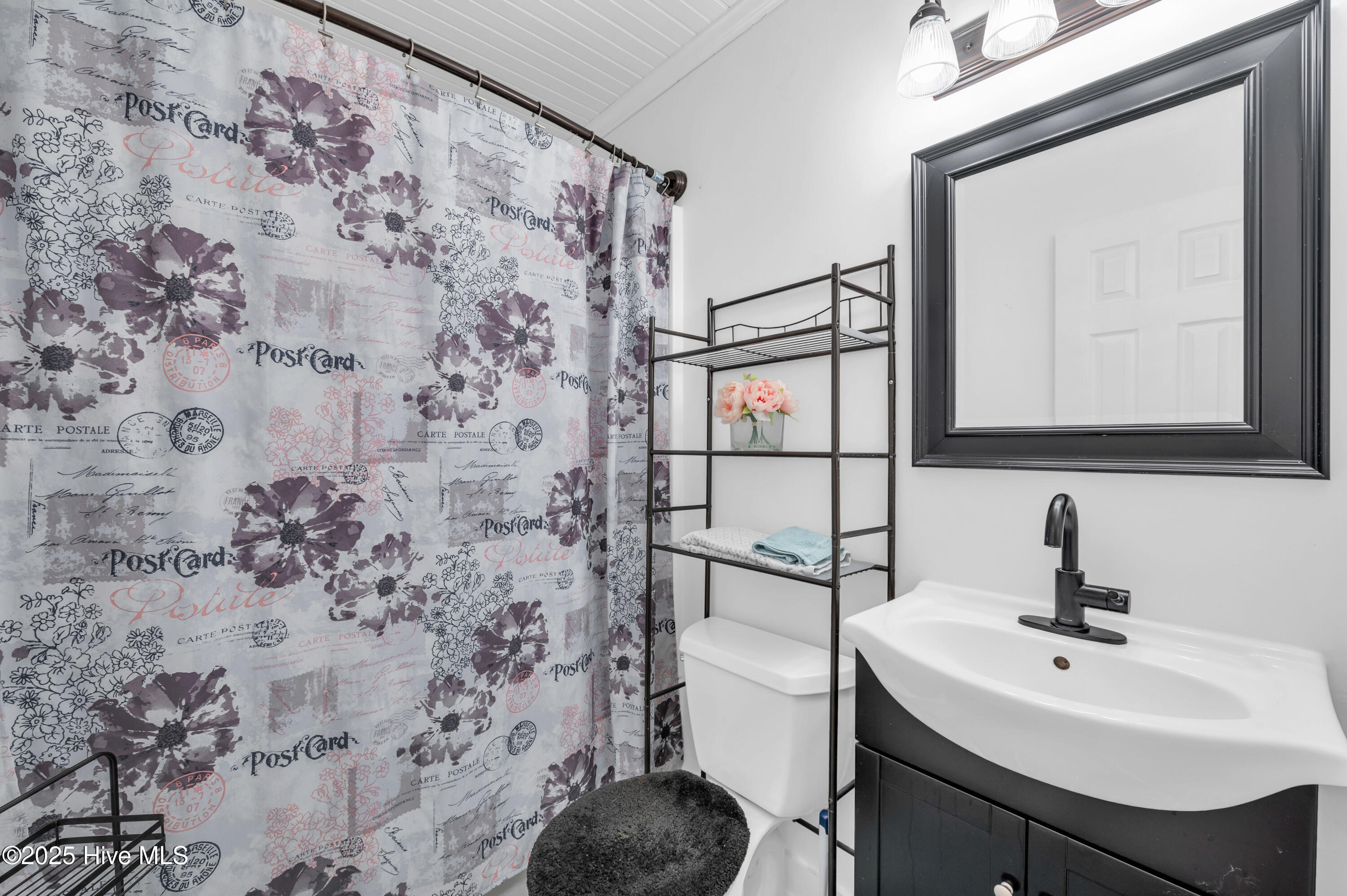 100546330 | Photo 23