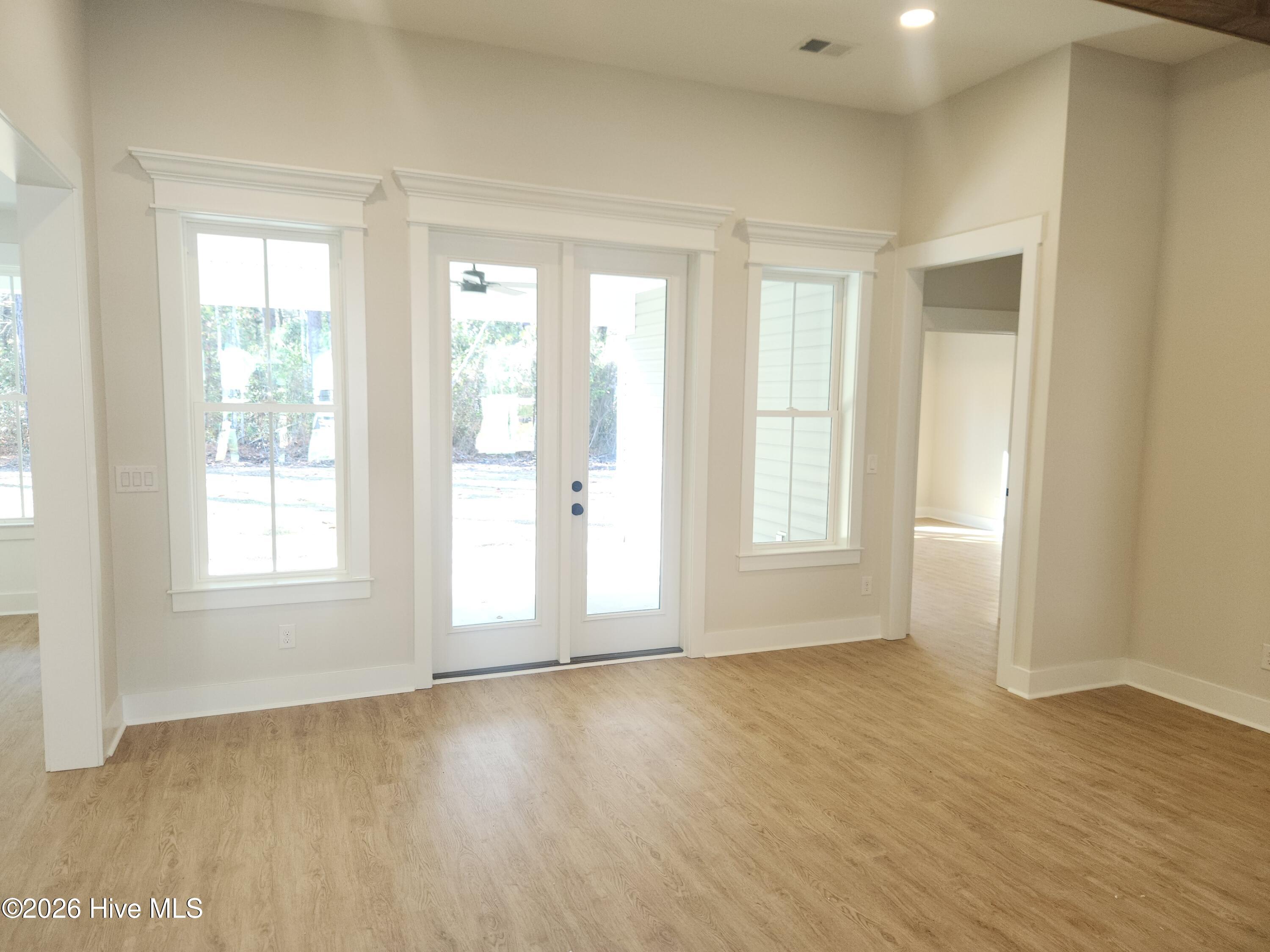 100545899 | Photo 12