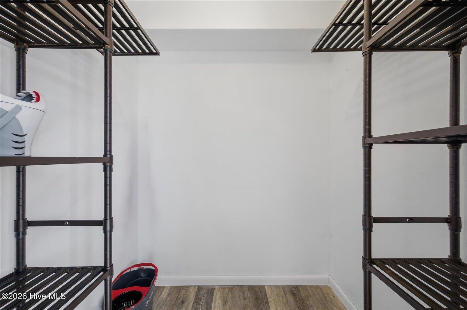 100570154 | Photo 53