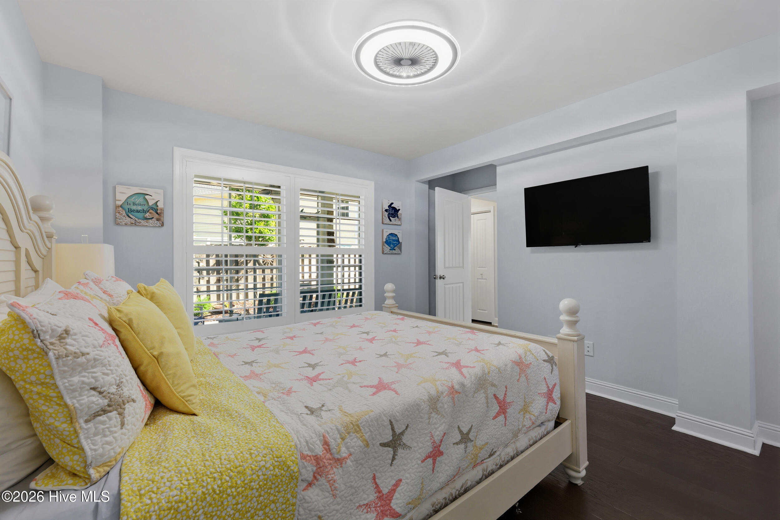 100567989 | Photo 31