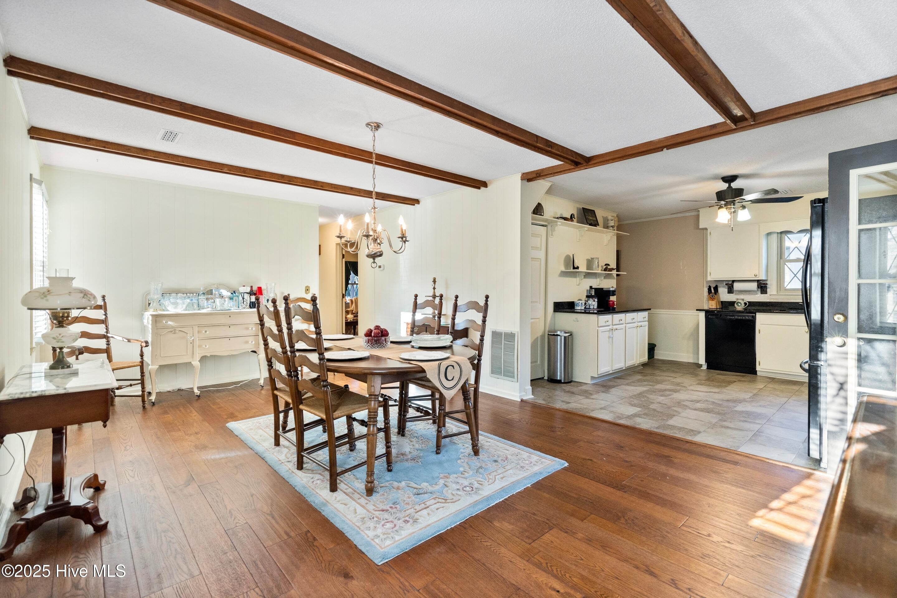 100548046 | Photo 21