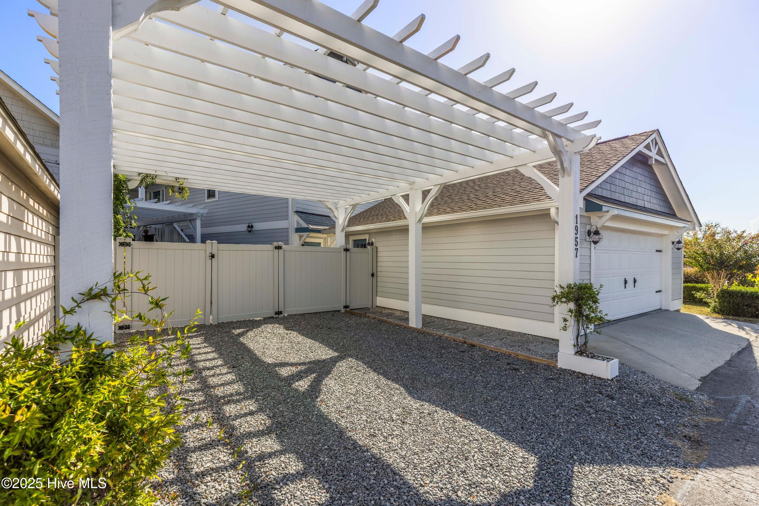 100533338 | Photo 51